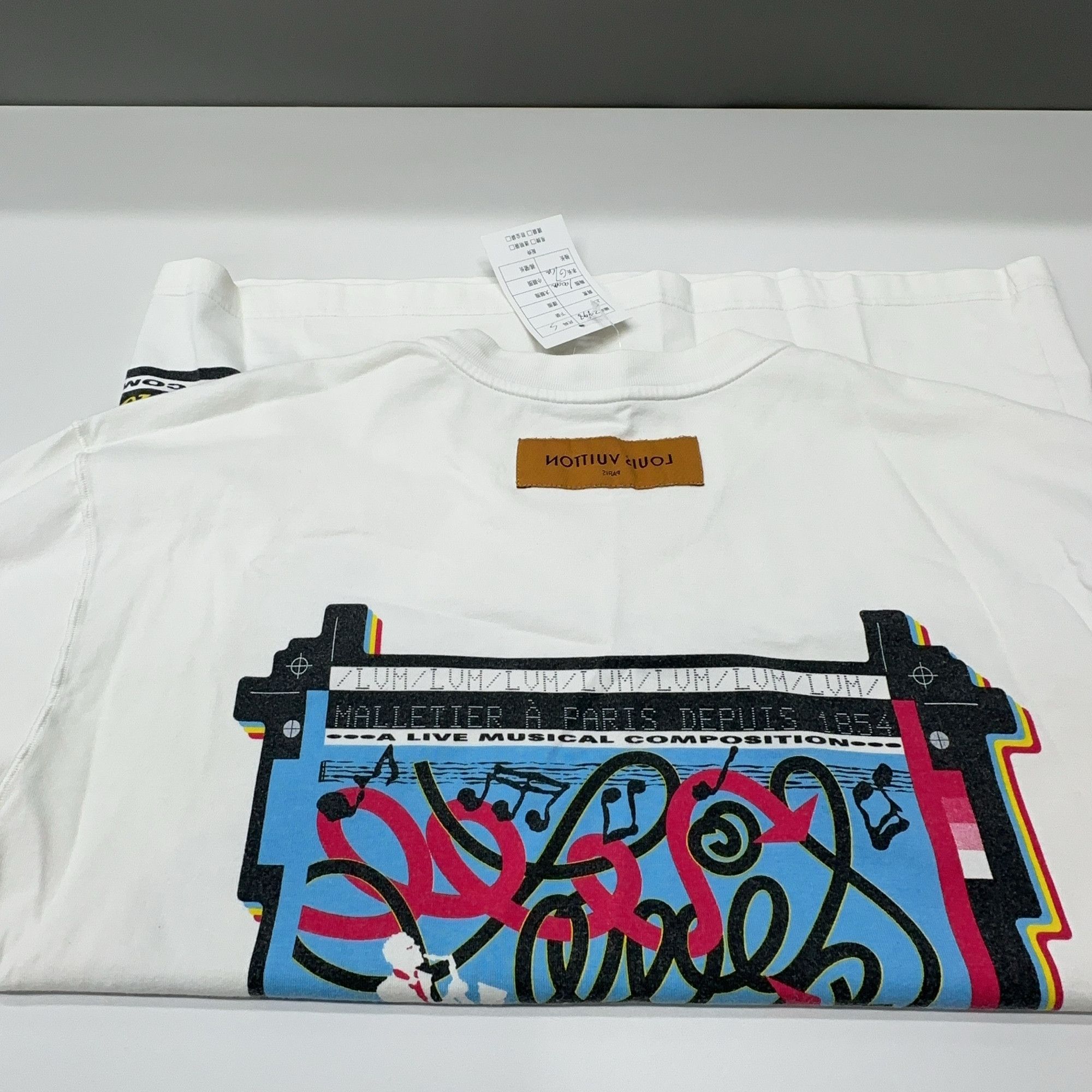 Louis Vuitton Louis Vuitton Graphic T-Shirt Size S Size US S / EU 44-46 / 1 - 8 Thumbnail