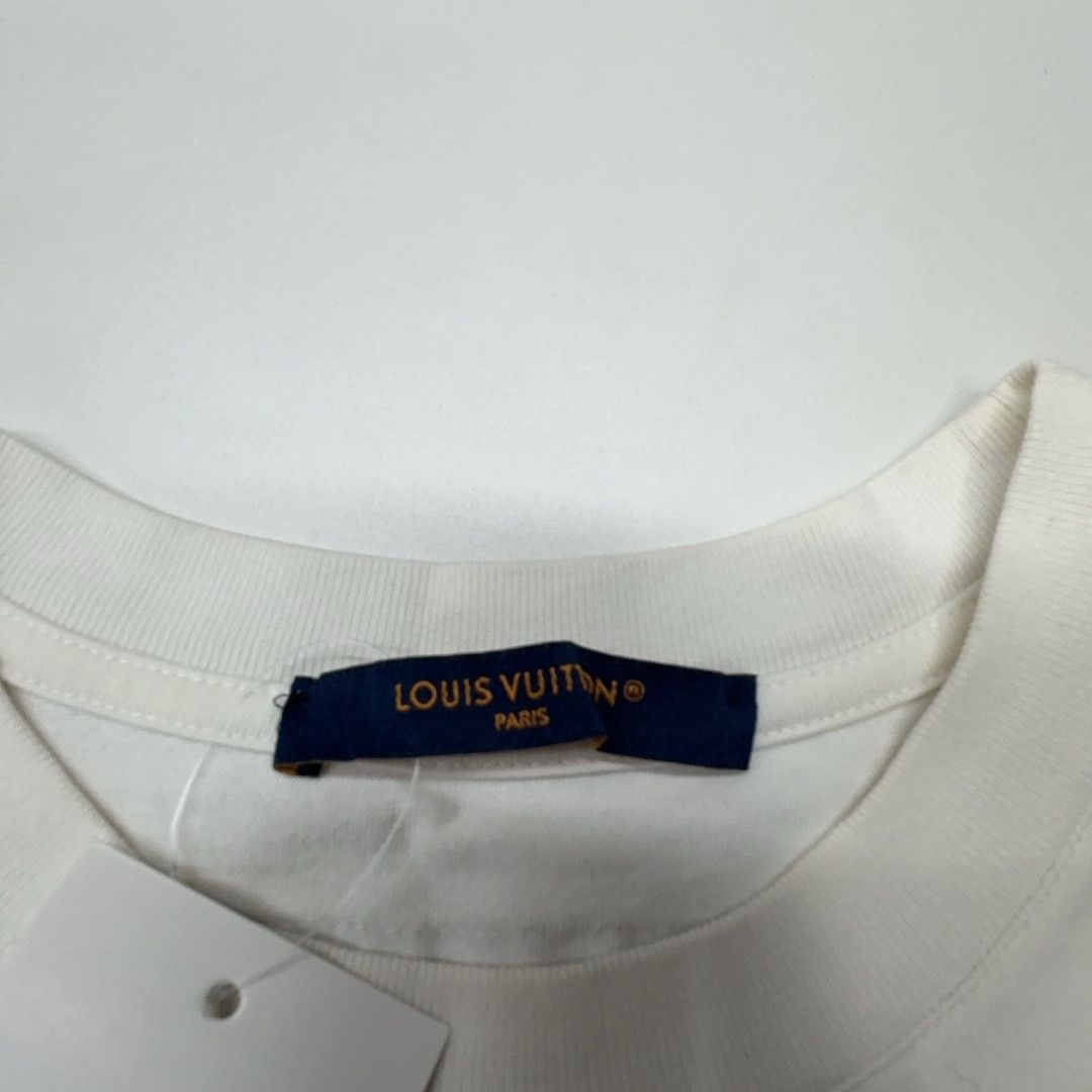 Louis Vuitton Louis Vuitton Graphic T-Shirt Size S Size US S / EU 44-46 / 1 - 3 Thumbnail