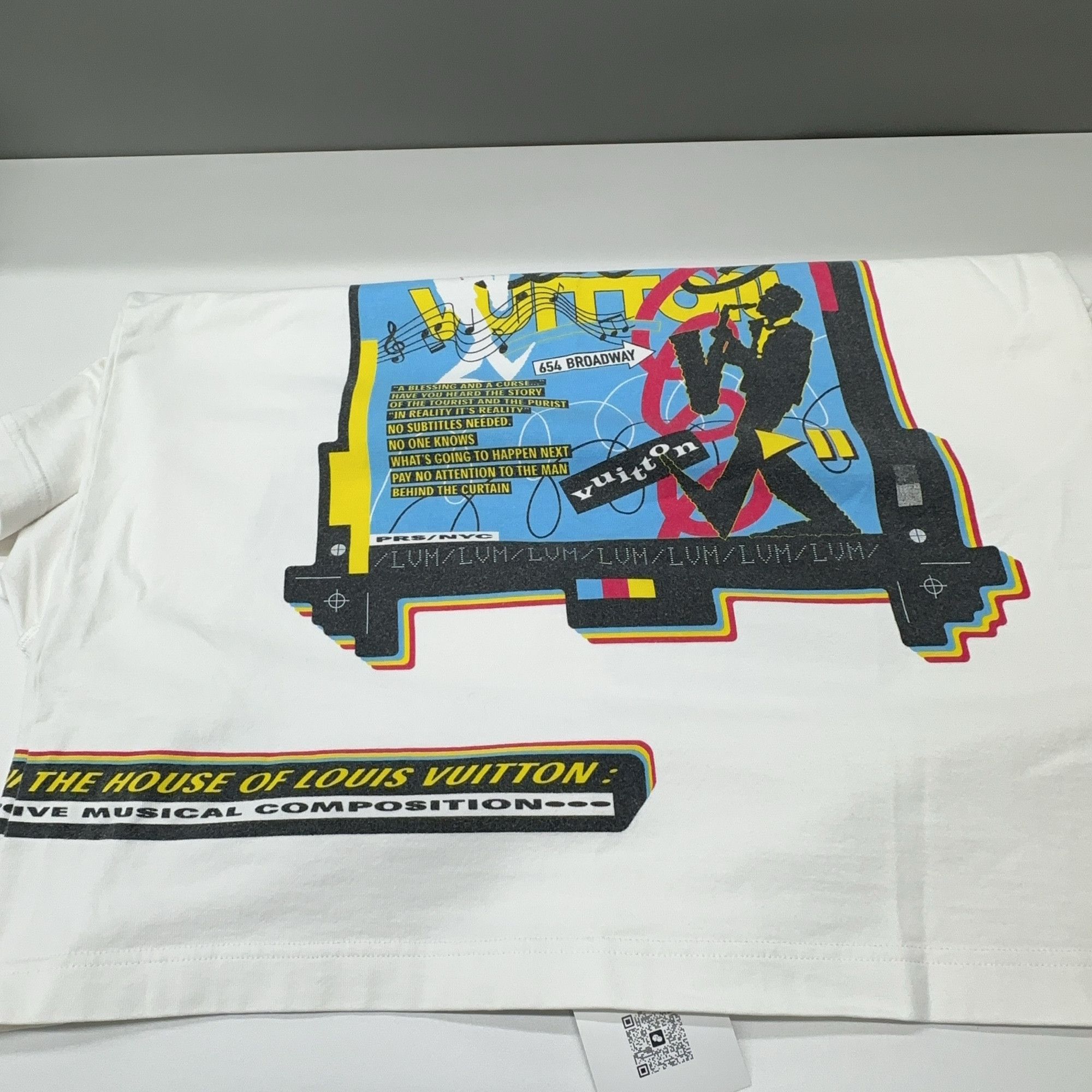 Louis Vuitton Louis Vuitton Graphic T-Shirt Size S Size US S / EU 44-46 / 1 - 9 Thumbnail