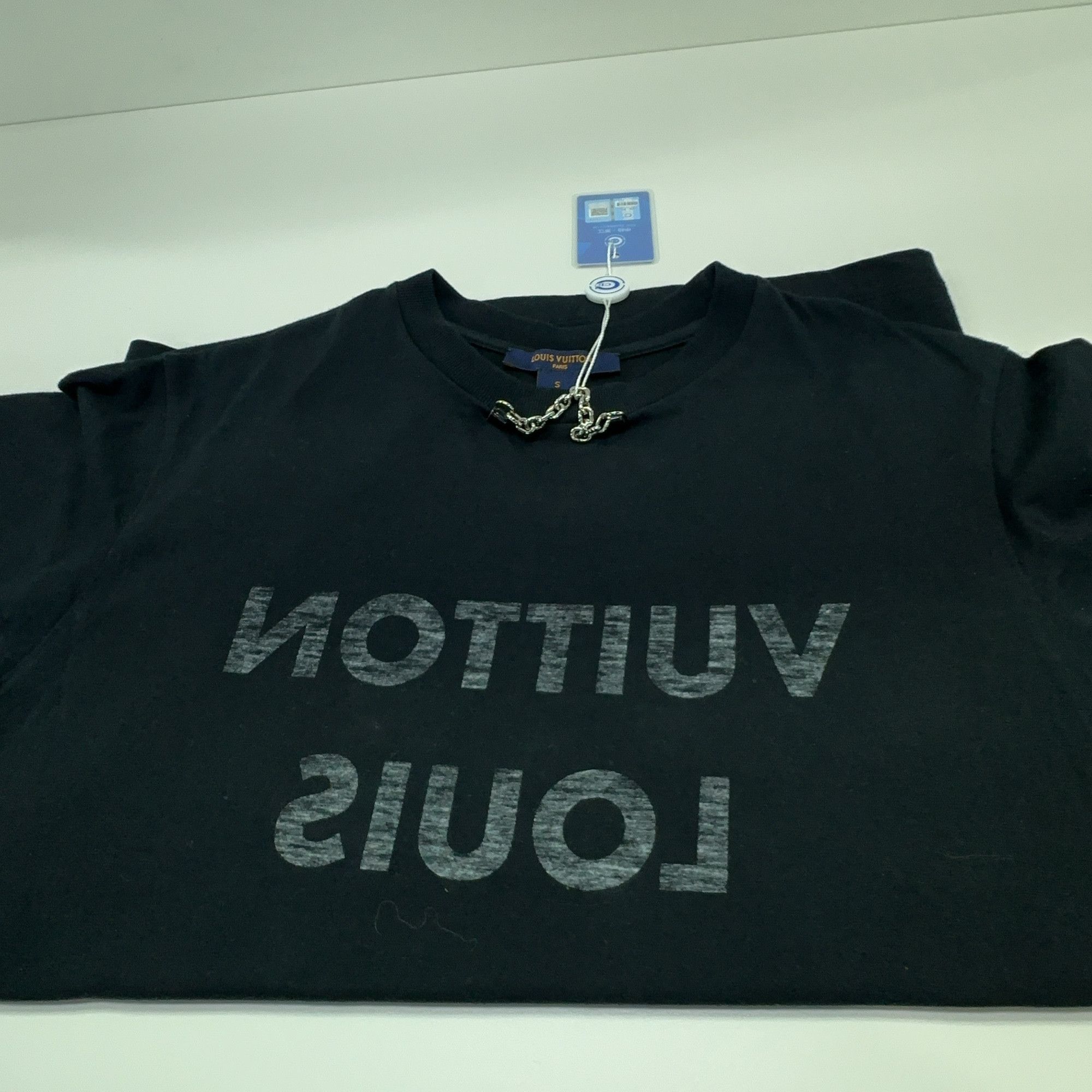 Louis Vuitton Louis Vuitton Reverse Logo T-Shirt Size S Size S / US 4 / IT 40 - 6 Thumbnail