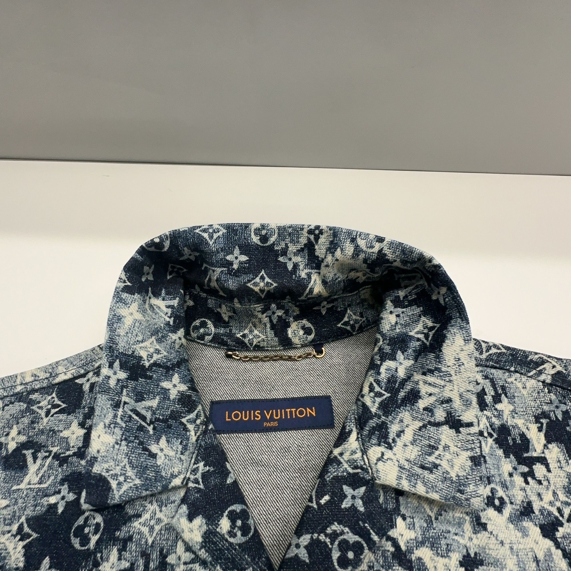 Louis Vuitton Louis Vuitton Monogram Tie-Dye Shirt Size XL Size US XL / EU 56 / 4 - 5 Thumbnail