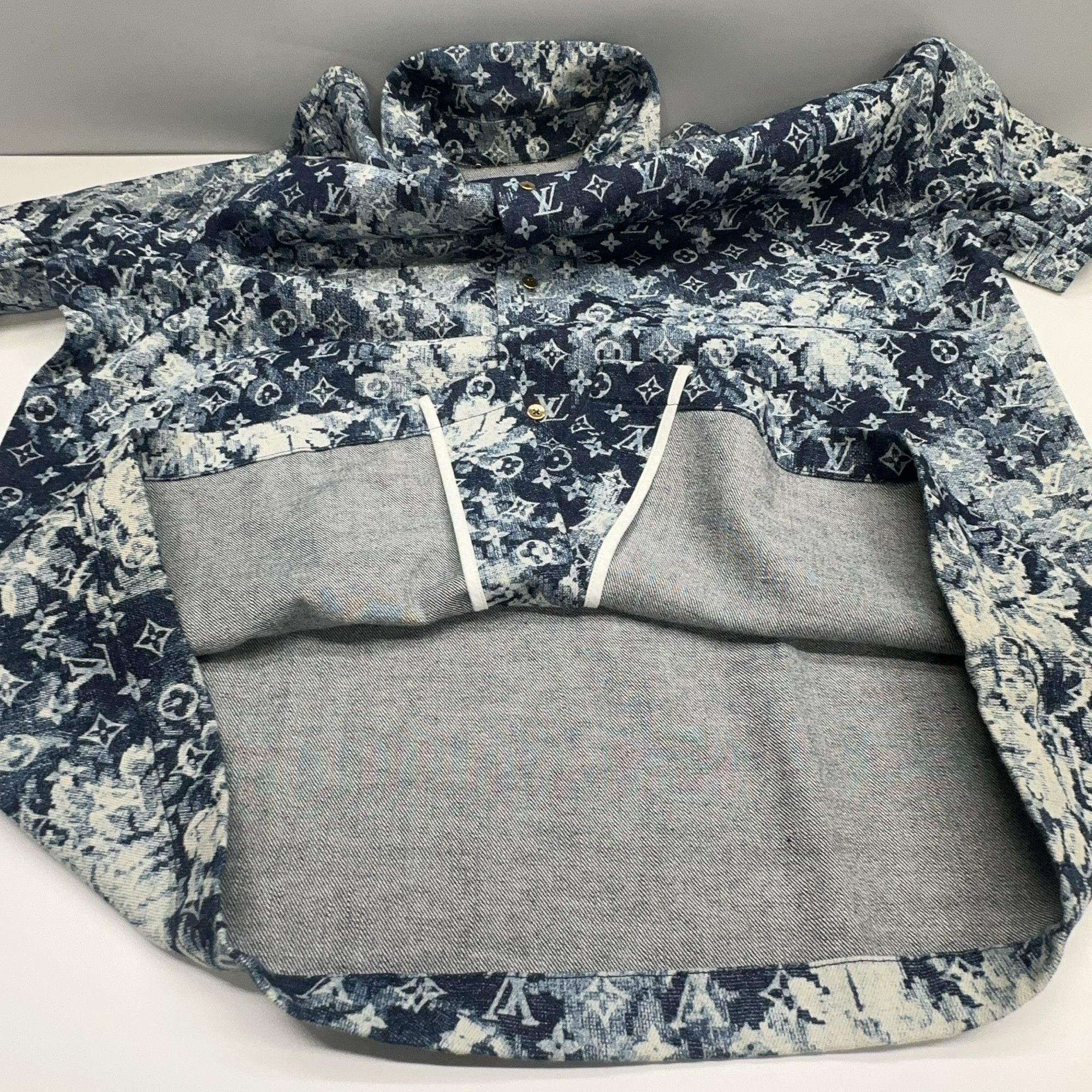 Louis Vuitton Louis Vuitton Monogram Tie-Dye Shirt Size XL Size US XL / EU 56 / 4 - 6 Thumbnail