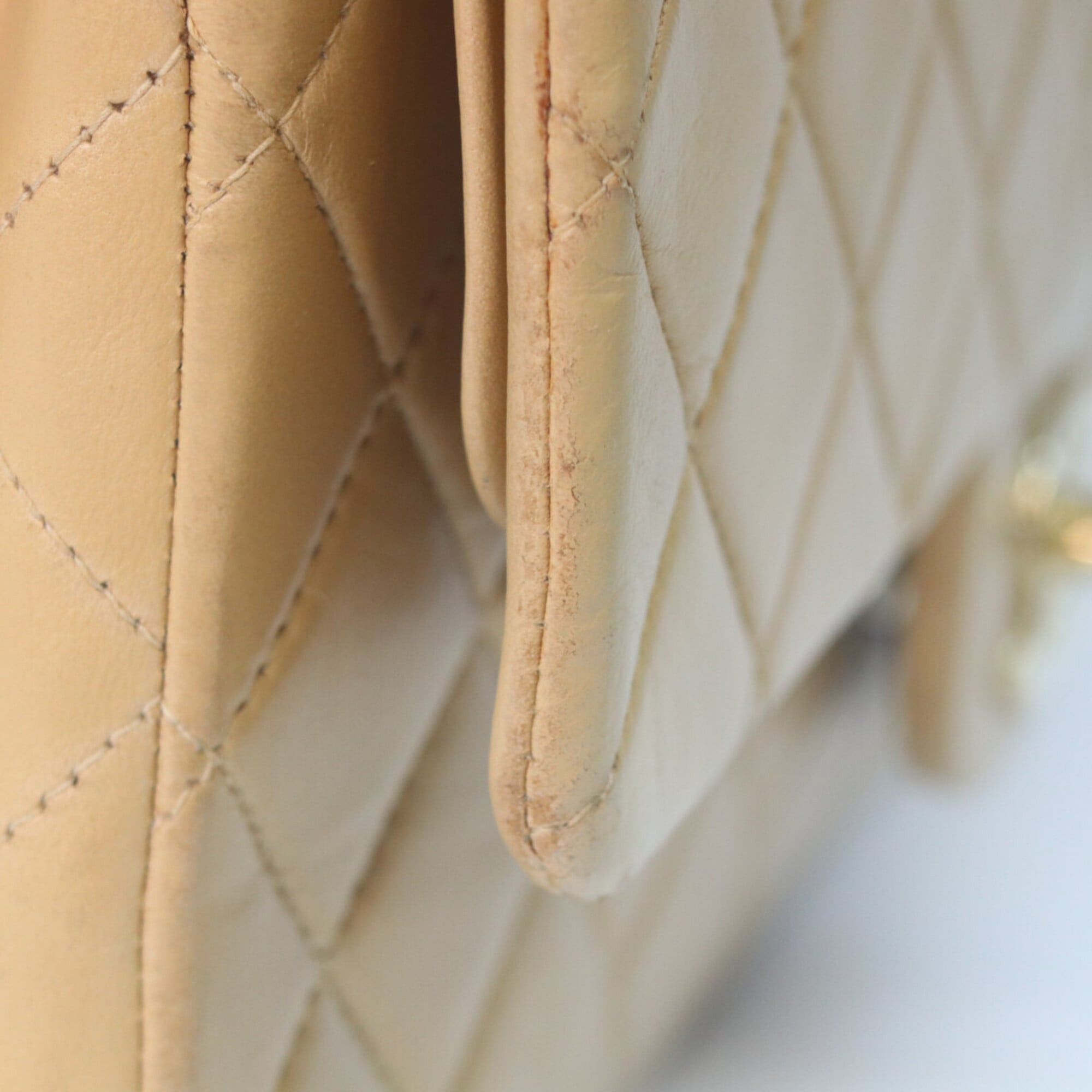 Chanel CHANEL A01112 Lambskin Matelassé 25 Shoulder Bag, Beige, Gold Hardware, Women's Size ONE SIZE - 8 Thumbnail