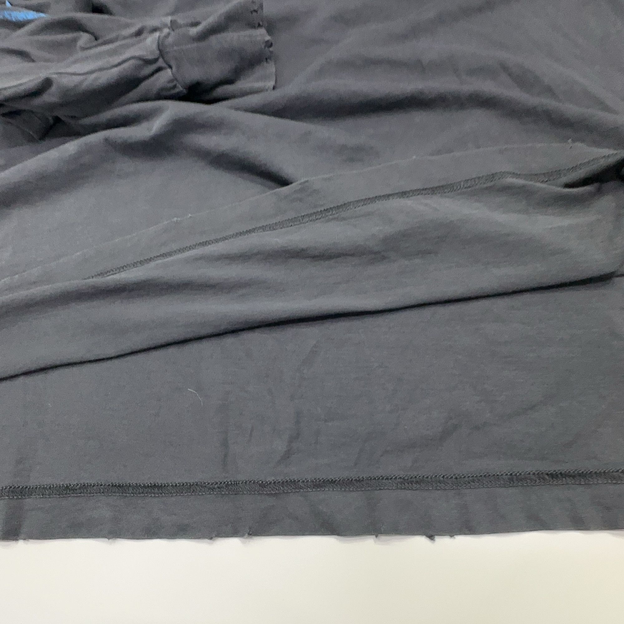 Balenciaga Balenciaga Logo Long Sleeve T-Shirt Size S Size US S / EU 44-46 / 1 - 13 Thumbnail