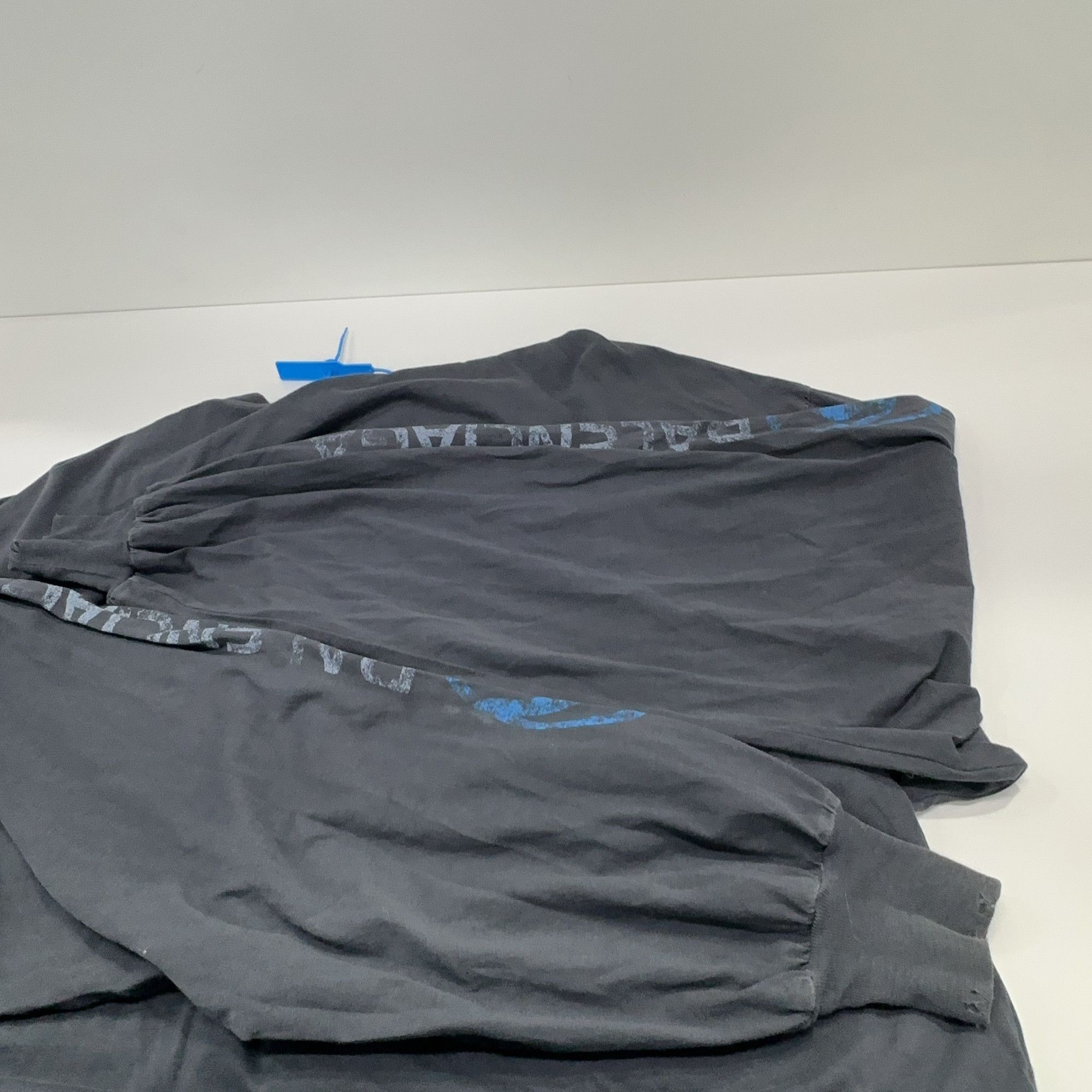 Balenciaga Balenciaga Logo Long Sleeve T-Shirt Size S Size US S / EU 44-46 / 1 - 11 Thumbnail