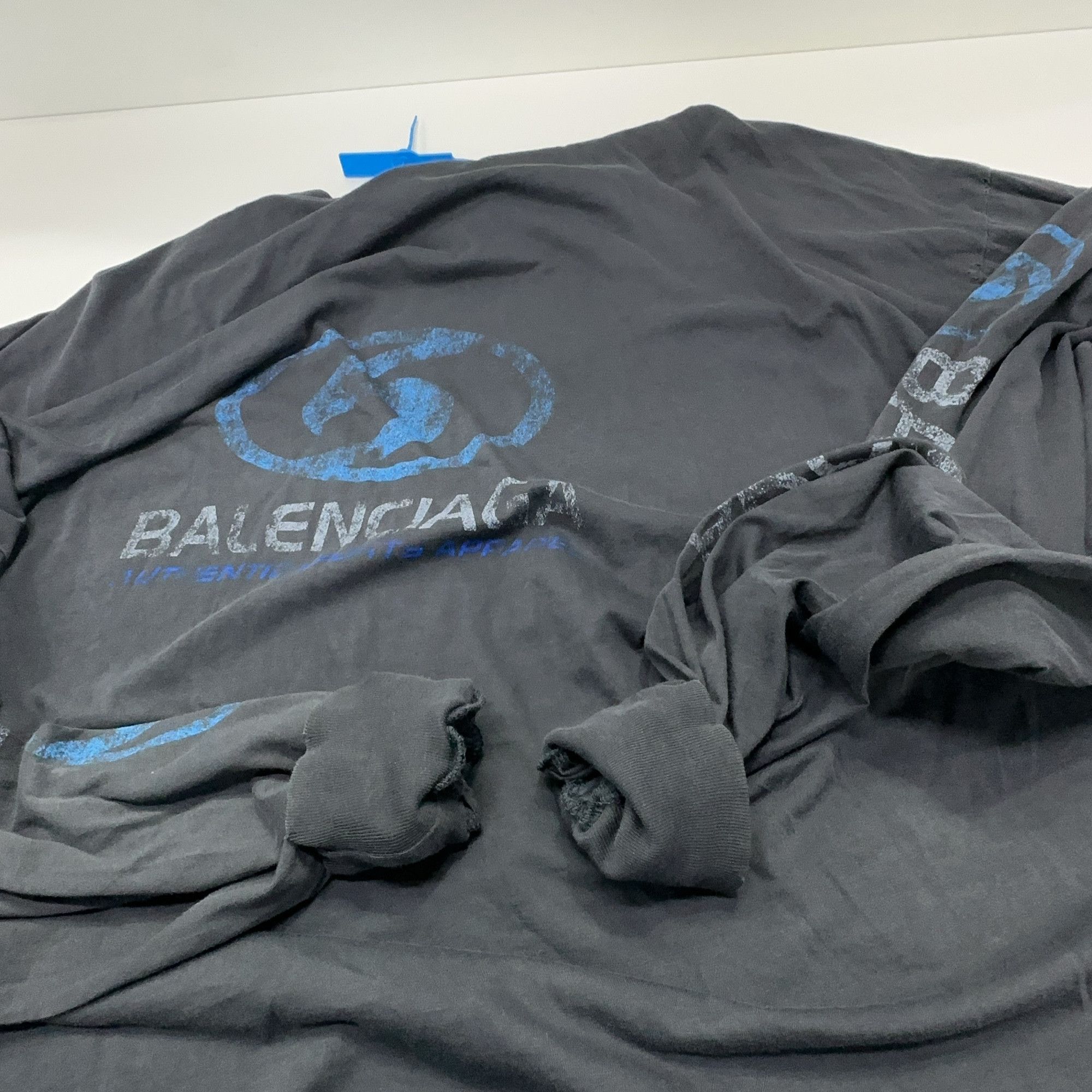 Balenciaga Balenciaga Logo Long Sleeve T-Shirt Size S Size US S / EU 44-46 / 1 - 12 Thumbnail