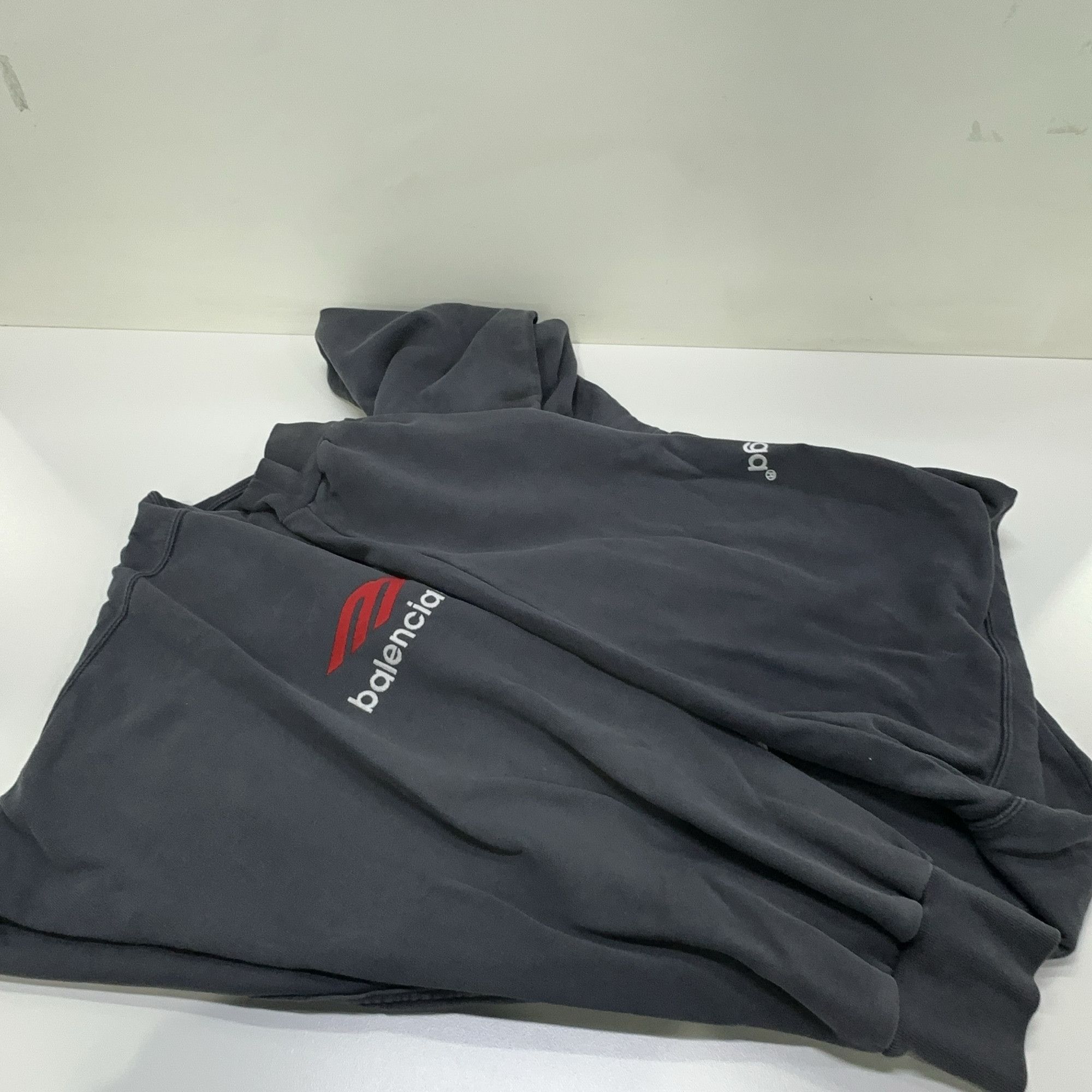Balenciaga Balenciaga Red Logo Hoodie Size L Size US L / EU 52-54 / 3 - 11 Thumbnail