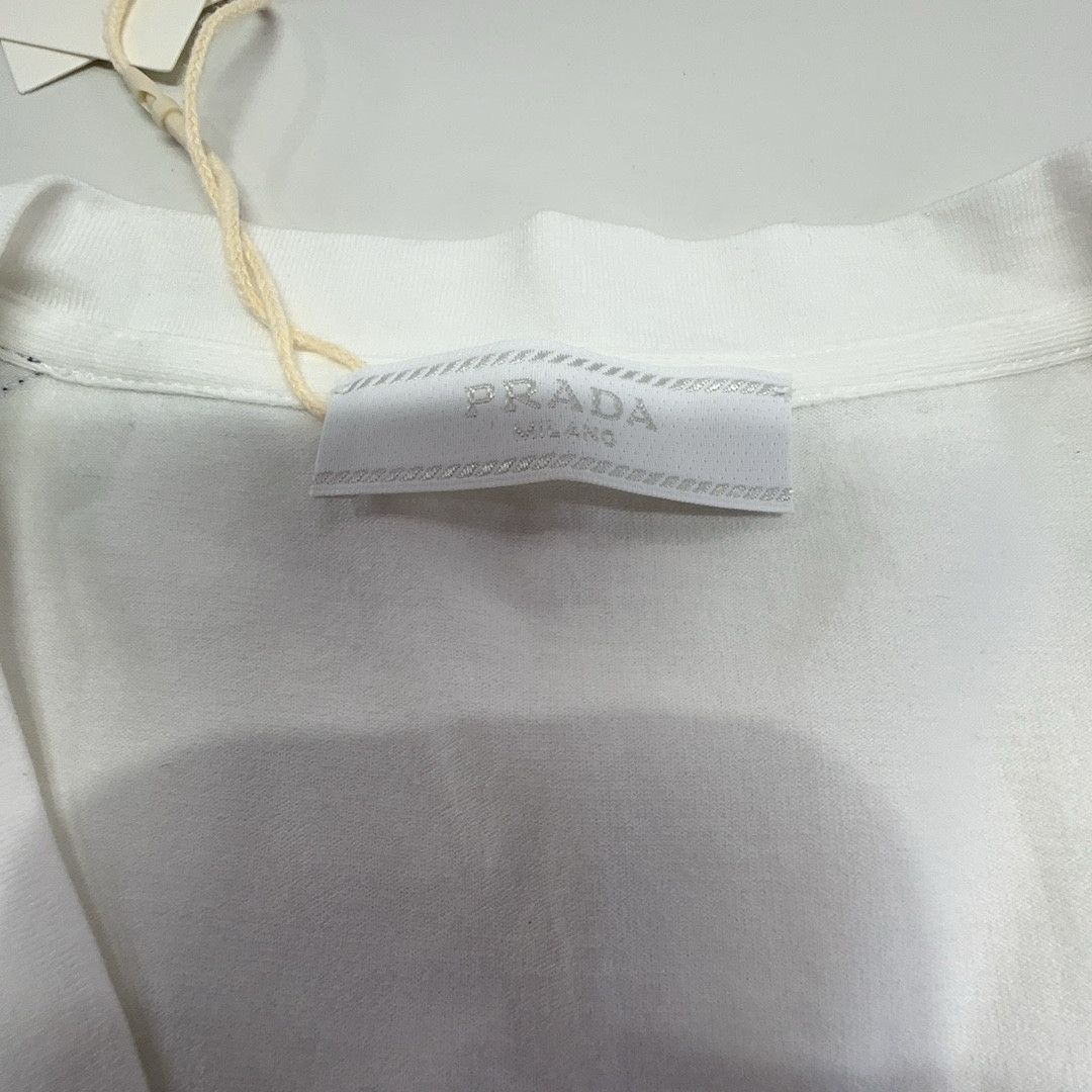 Prada Prada V-Neck Pocket T-Shirt Size M Size US M / EU 48-50 / 2 - 3 Thumbnail