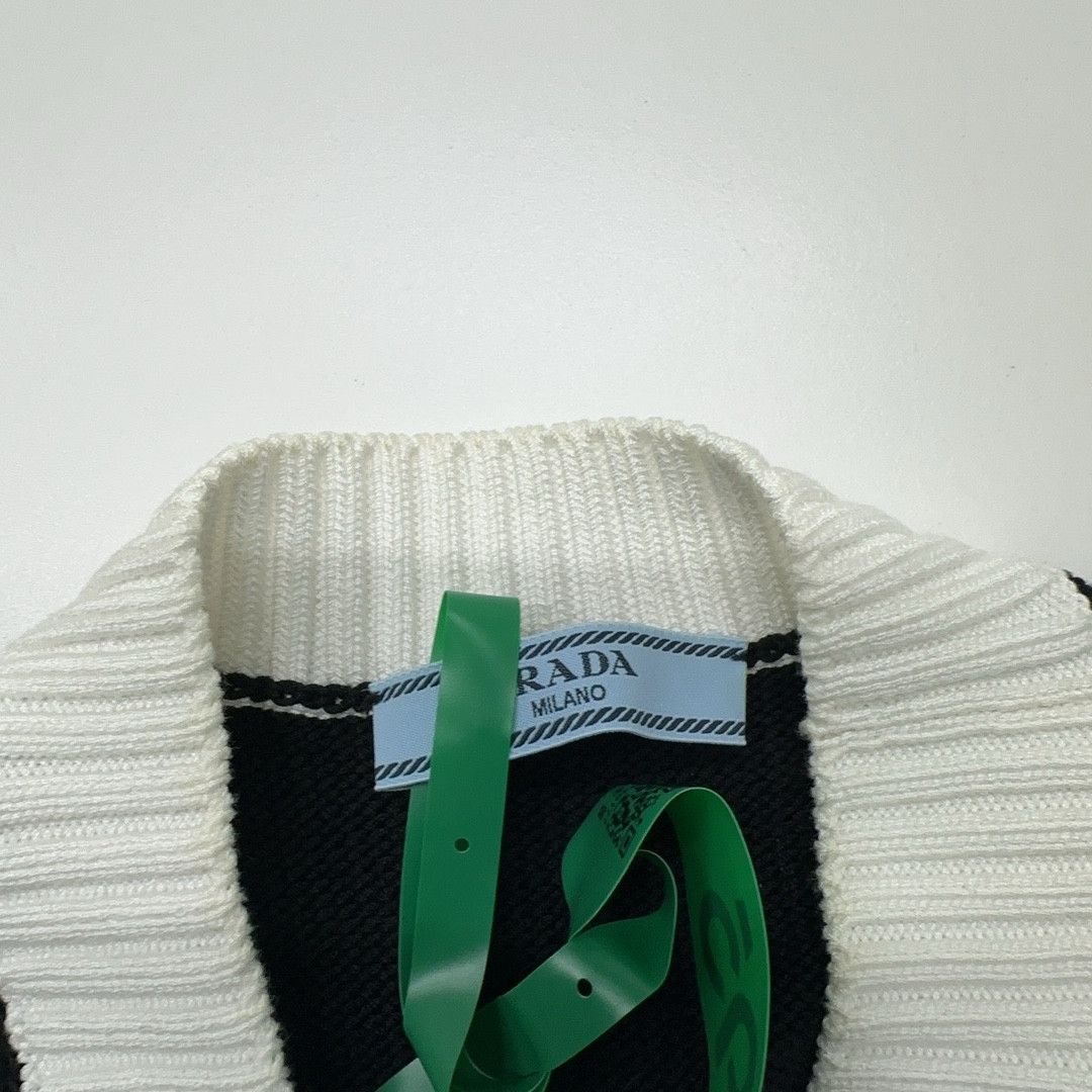 Prada Prada Contrast Trim Knit Sweater Size 36 Size XS / US 0-2 / IT 36-38 - 5 Thumbnail