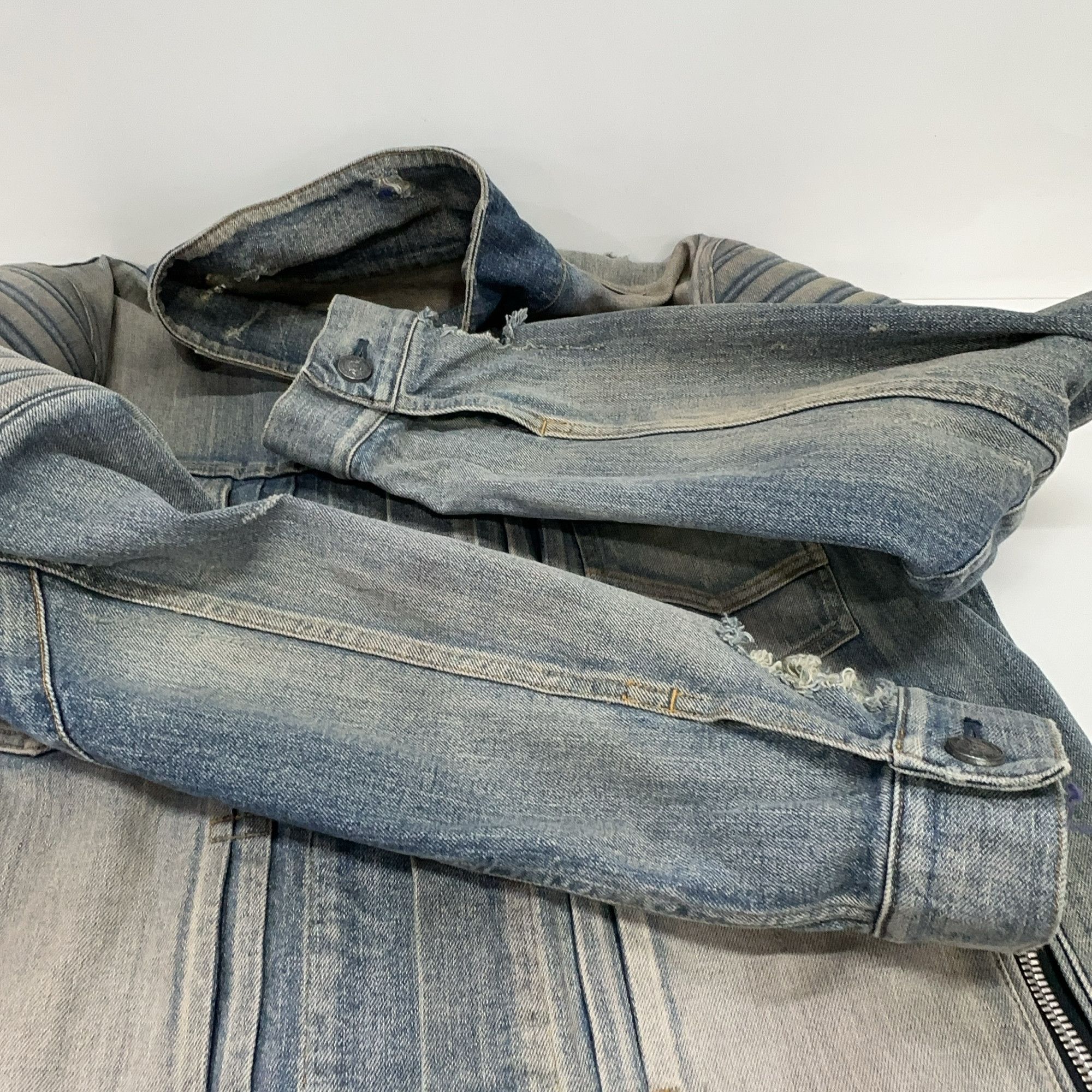 Balmain Balmain Distressed Denim Jacket Size 54 Size US L / EU 52-54 / 3 - 8 Thumbnail