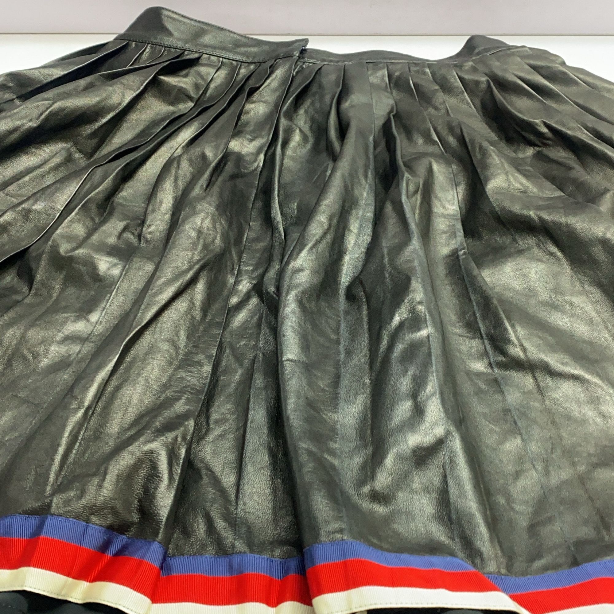 Gucci Gucci Pleated Leather Mini Skirt Size 42 Size 28" / US 6 / IT 42 - 8 Thumbnail