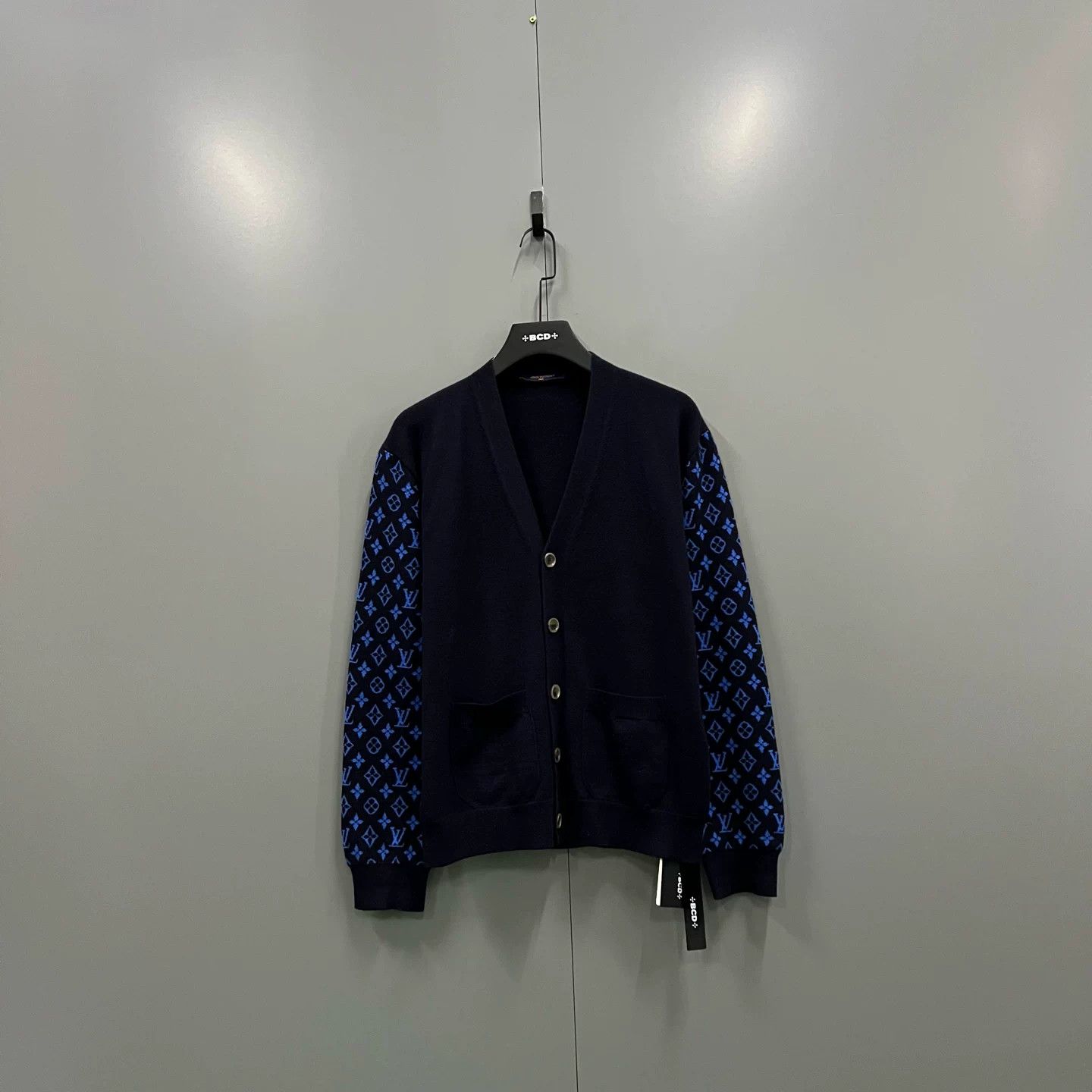Louis Vuitton Louis Vuitton Monogram Sleeve Cardigan Size S Size US S / EU 44-46 / 1 - 2 Thumbnail