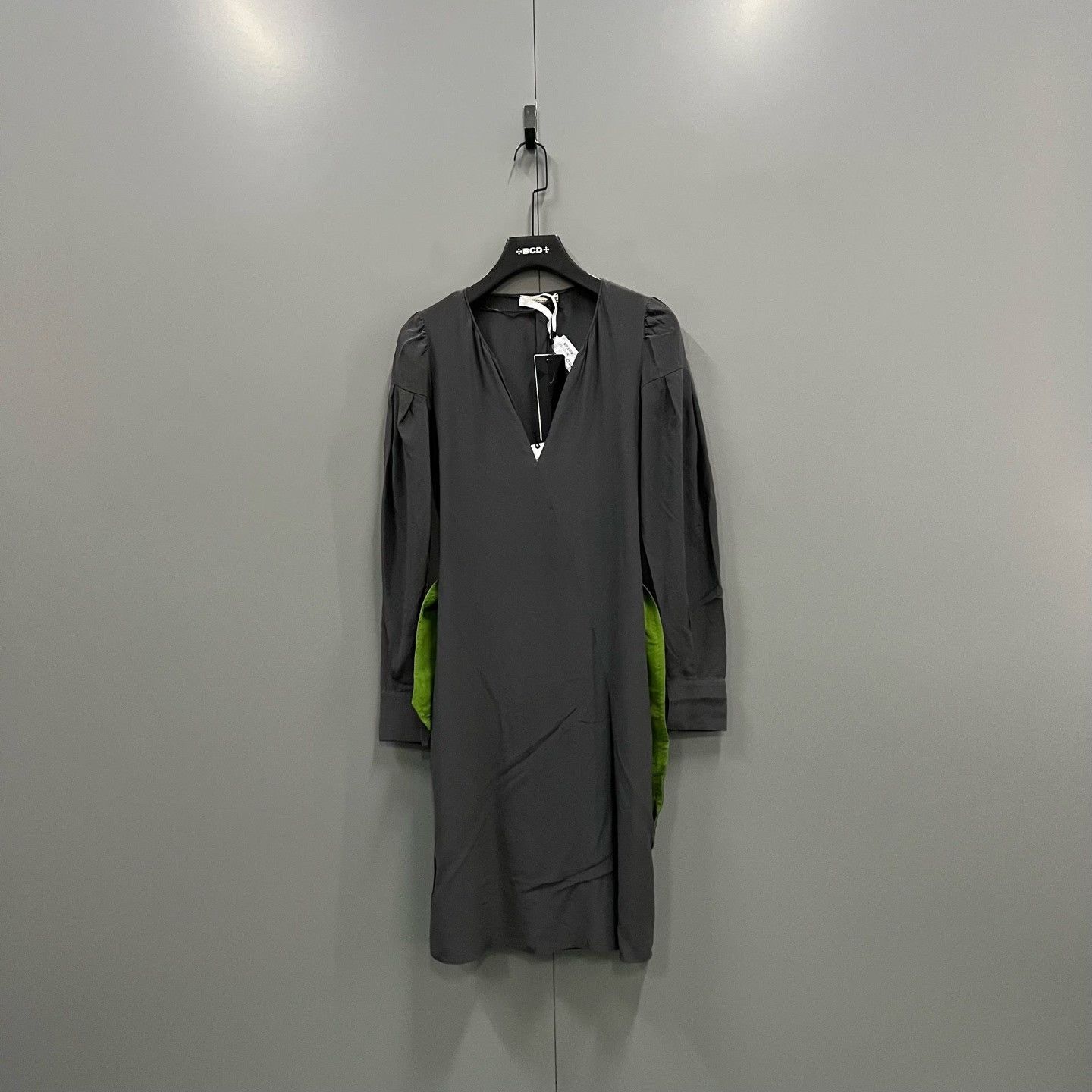 DOROTHEE SCHUMACHER Dorothee Schumacher Silk V-Neck Midi Dress Size M Size M / US 6-8 / IT 42-44 - 2 Thumbnail