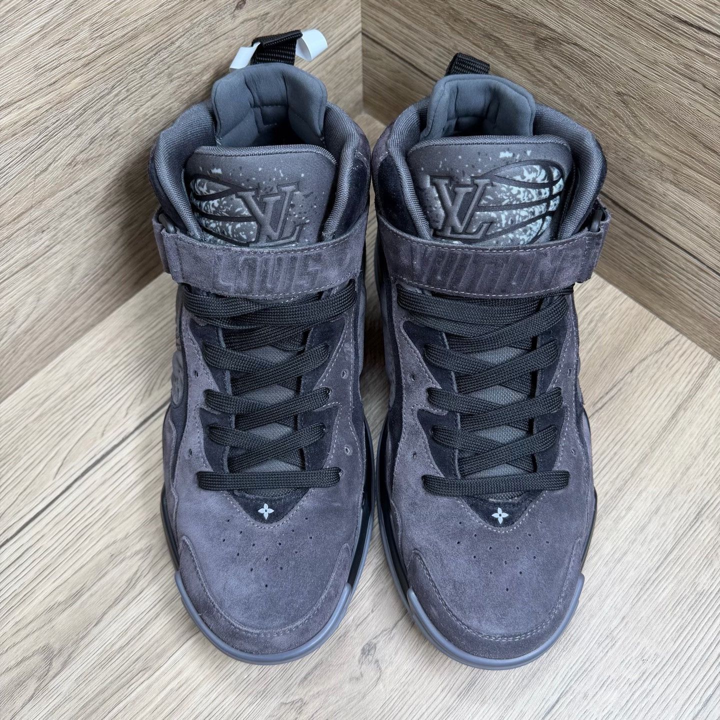 Louis Vuitton Louis Vuitton Trainer 2 Gray Suede Sneakers US 8 / EU 41 Size US 8 / EU 41 - 4 Thumbnail