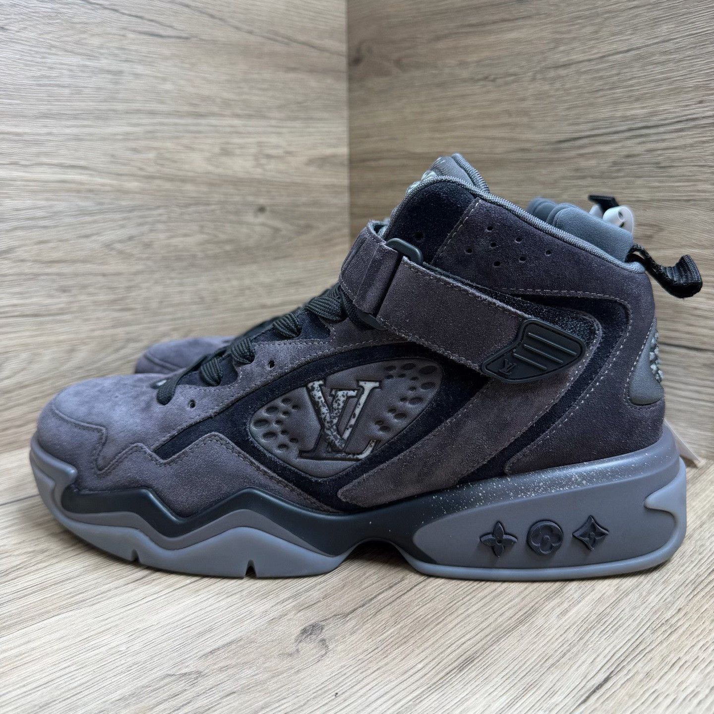 Louis Vuitton Louis Vuitton Trainer 2 Gray Suede Sneakers US 8 / EU 41 Size US 8 / EU 41 - 2 Thumbnail