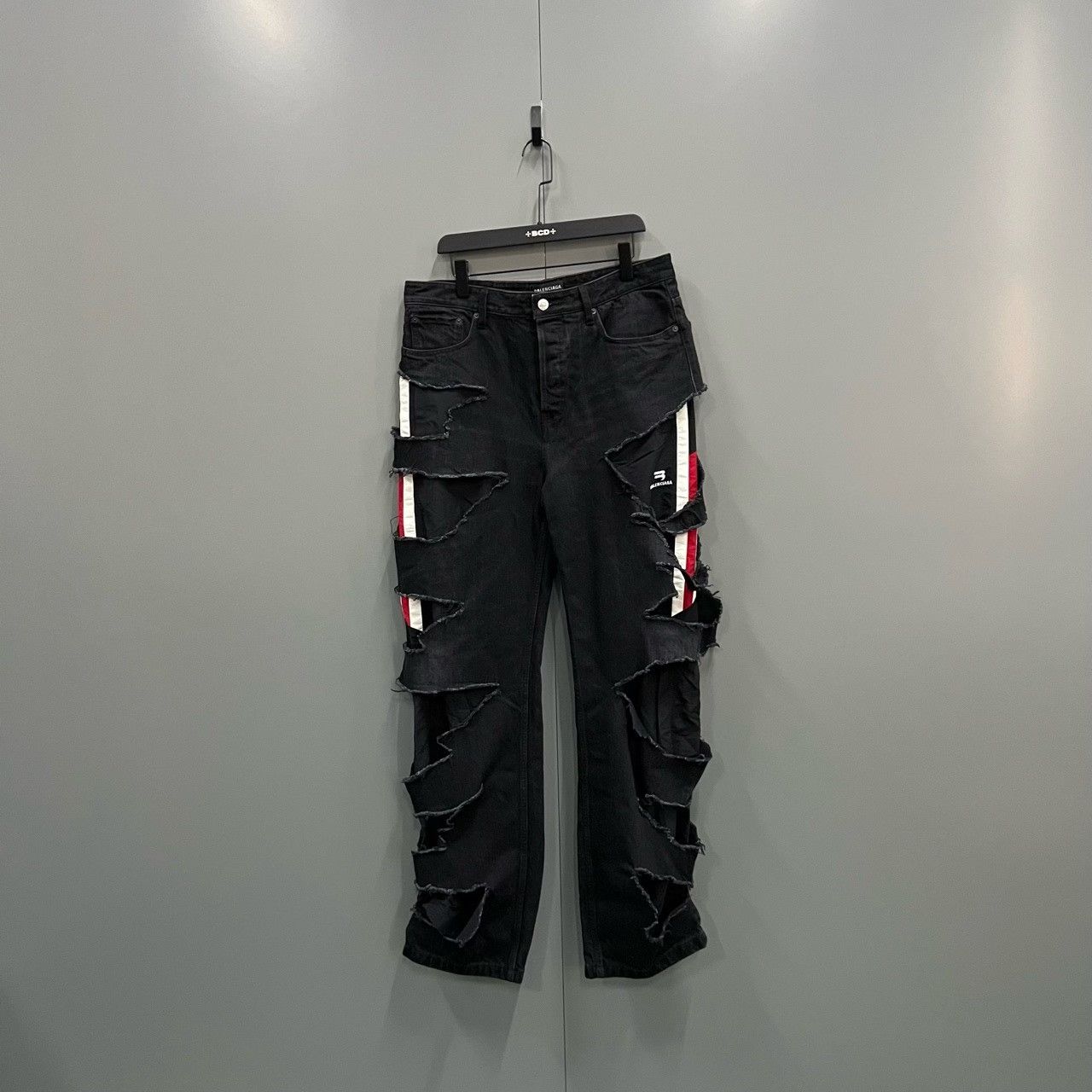 Balenciaga Balenciaga Distressed Denim Jeans XL Size US 36 / EU 52 - 2 Thumbnail