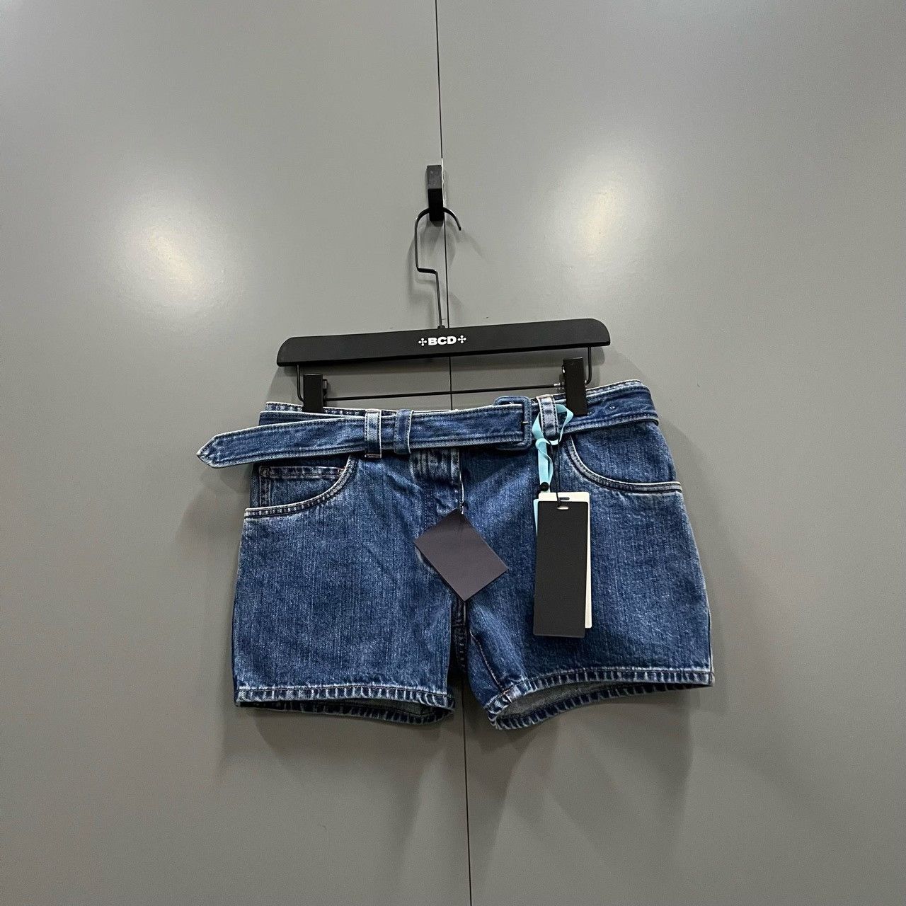 Prada Prada Belted Denim Shorts Size 26 Size 26" / US 2 / IT 38 - 2 Thumbnail