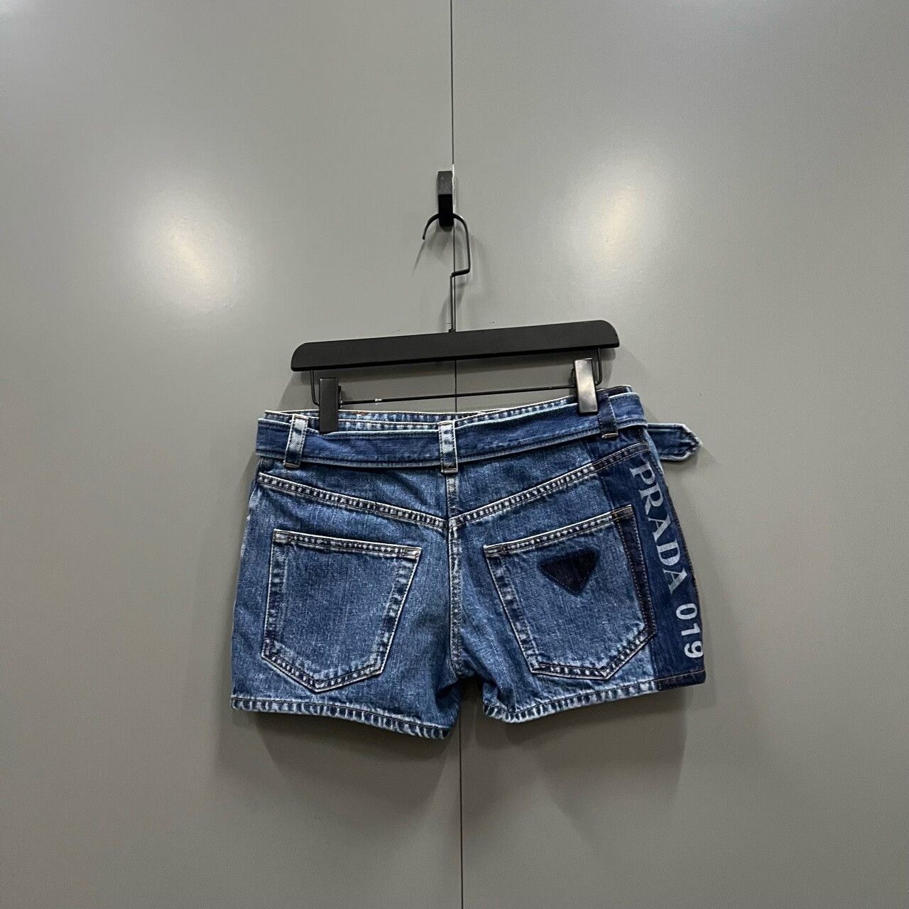 Prada Prada Belted Denim Shorts Size 26 Size 26" / US 2 / IT 38 - 3 Thumbnail