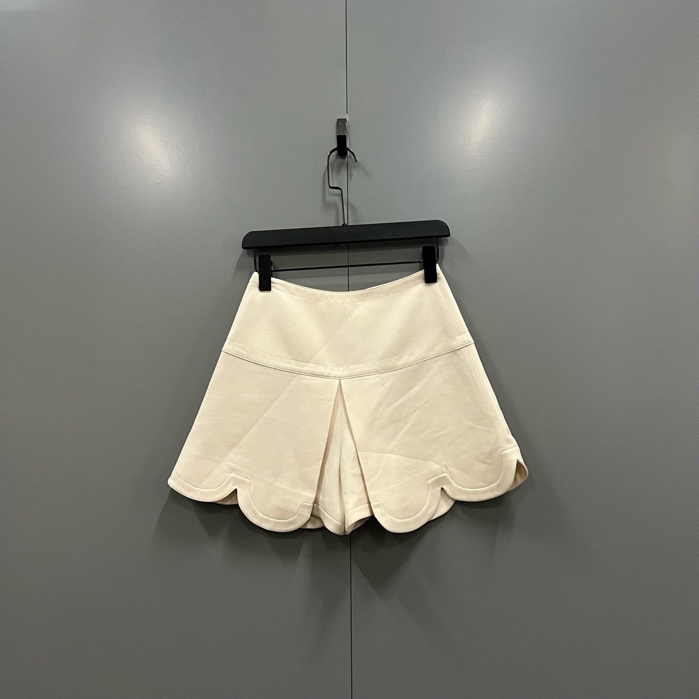 Valentino Valentino Scalloped Shorts Size 38 Size 26" / US 2 / IT 38 - 3 Thumbnail