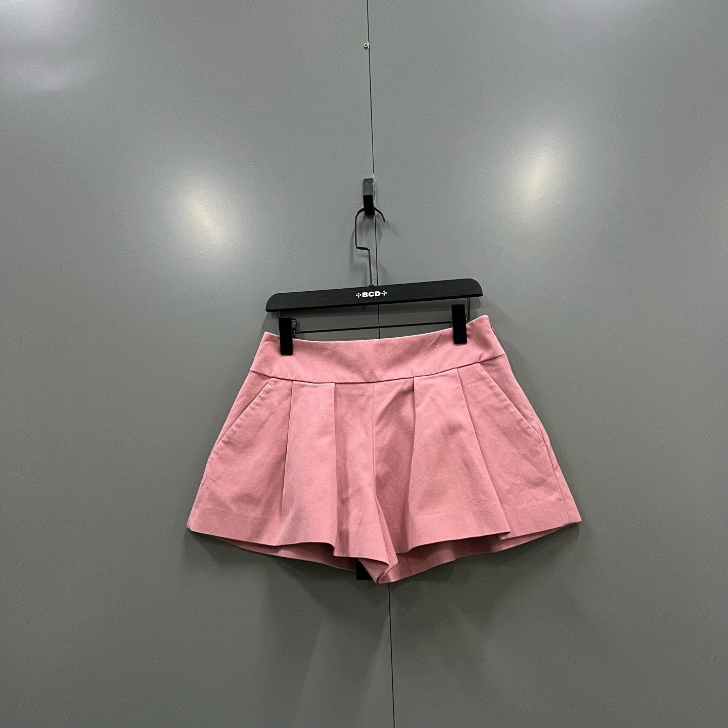RED Valentino RED Valentino Pink Pleated Shorts Size 40 Size 27" / US 4 / IT 40 - 2 Thumbnail