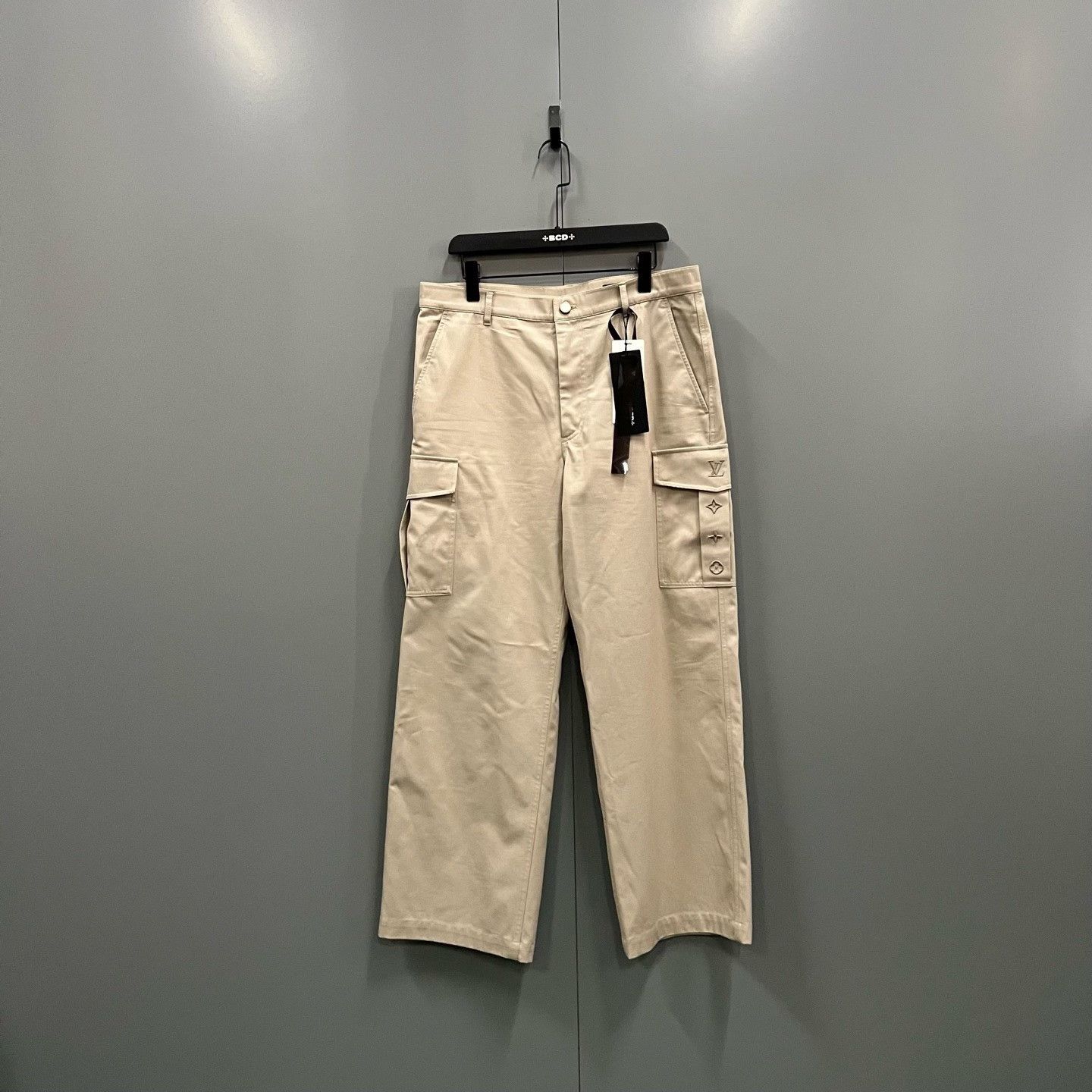 Louis Vuitton Louis Vuitton Embroidered Cargo Pants Size 34 Size US 34 / EU 50 - 2 Thumbnail