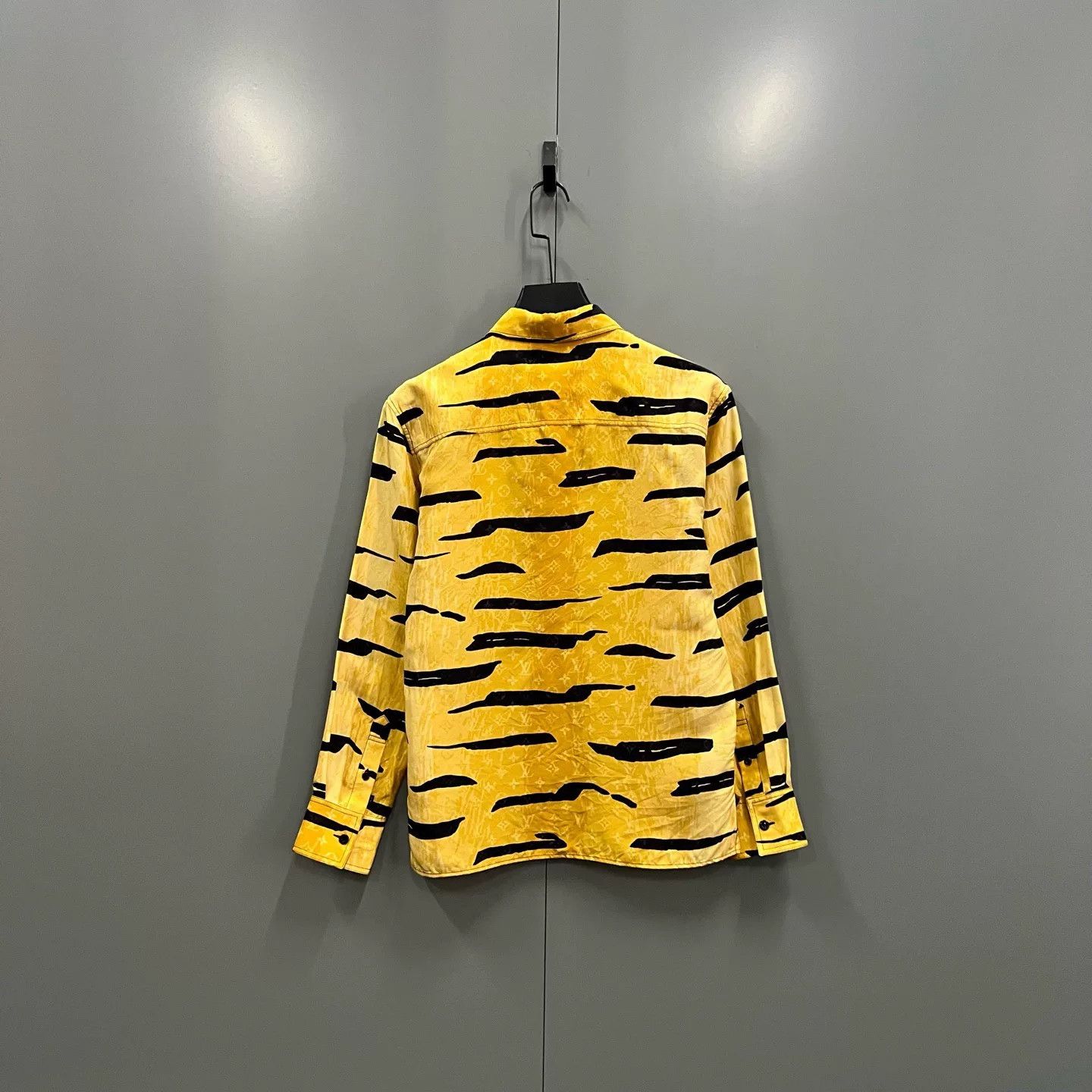 Louis Vuitton Louis Vuitton Tiger Monogram Button Up Shirt Size 34 Size XXS / US 00 / IT 34 - 3 Thumbnail
