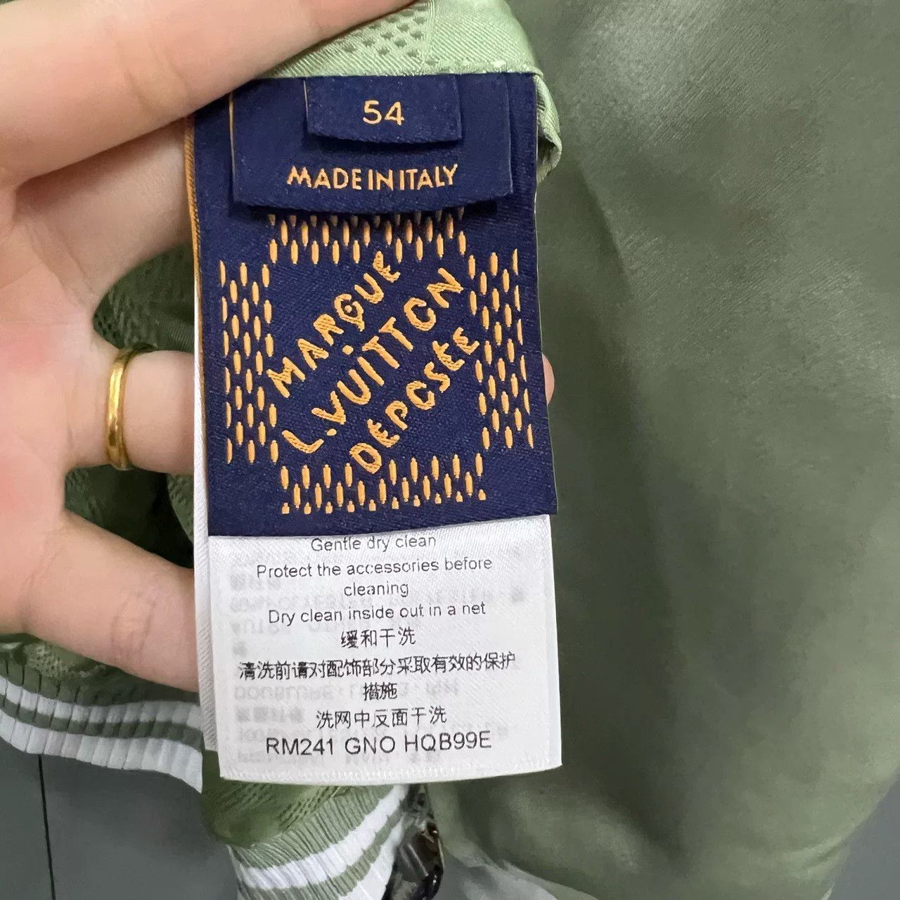 Louis Vuitton Louis Vuitton Dragon Embroidery Bomber Jacket Size L Size US L / EU 52-54 / 3 - 4 Thumbnail