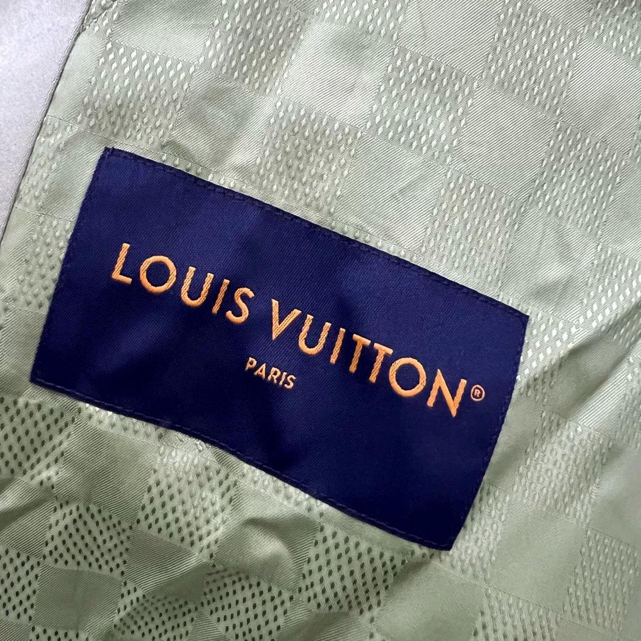 Louis Vuitton Louis Vuitton Dragon Embroidery Bomber Jacket Size L Size US L / EU 52-54 / 3 - 6 Thumbnail