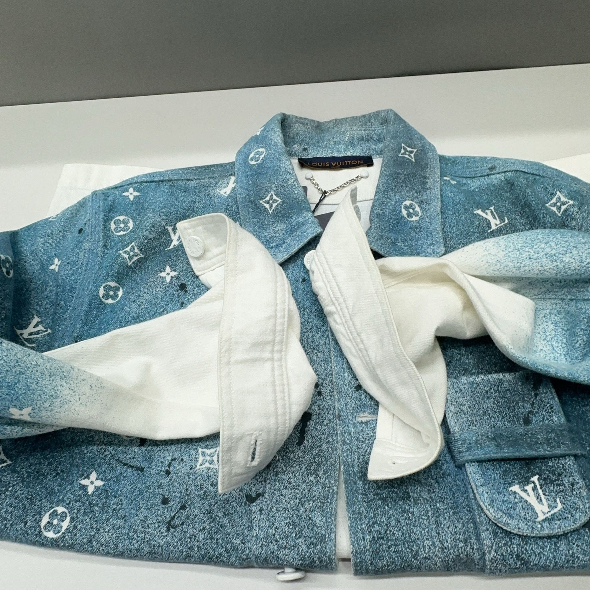 Louis Vuitton Louis Vuitton Gradient Monogram Denim Jacket US M Size US M / EU 48-50 / 2 - 7 Thumbnail