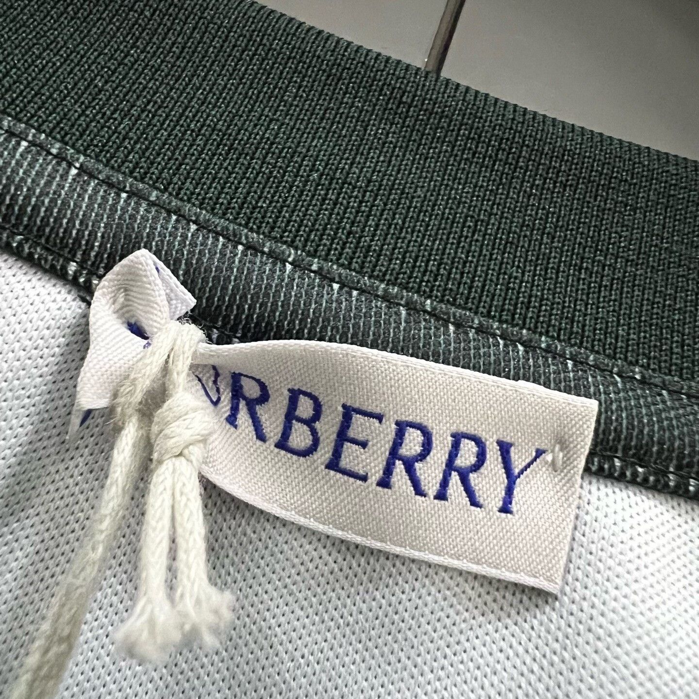 Burberry Burberry The Winds of Change Swan T-Shirt Size XXS Size US XXS / EU 40 - 5 Thumbnail