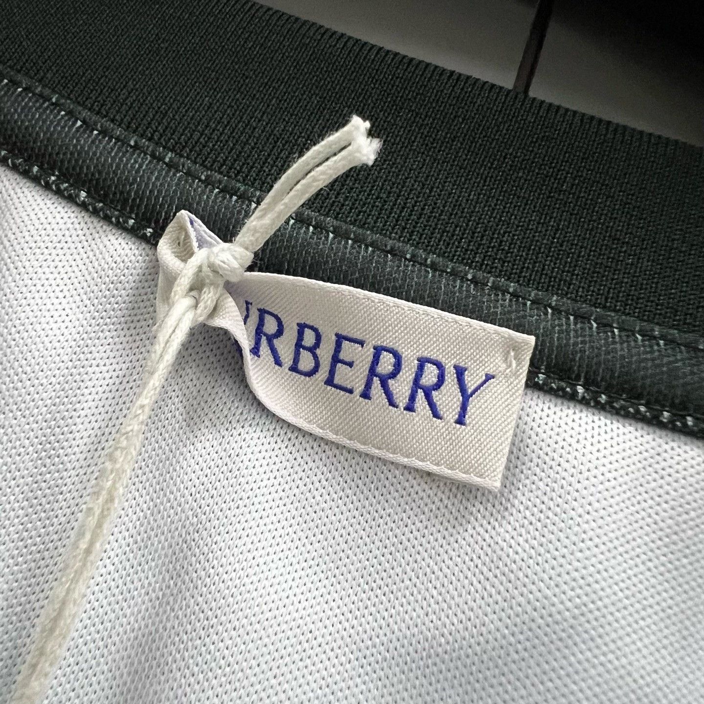 Burberry Burberry Swan Print Long Sleeve T-Shirt Size S Size US S / EU 44-46 / 1 - 5 Thumbnail