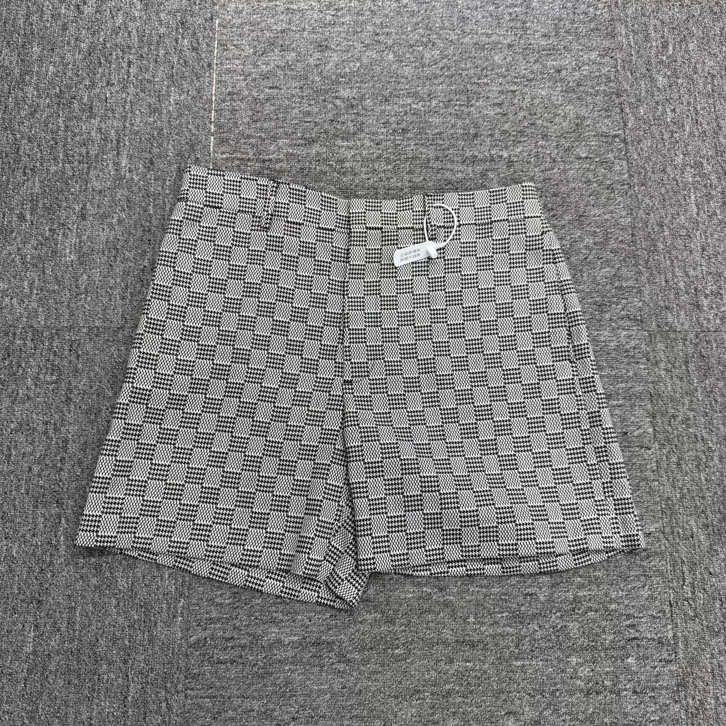 Louis Vuitton Louis Vuitton Damier Checkered Wool Shorts Size 32 Size US 32 / EU 48 - 2 Thumbnail