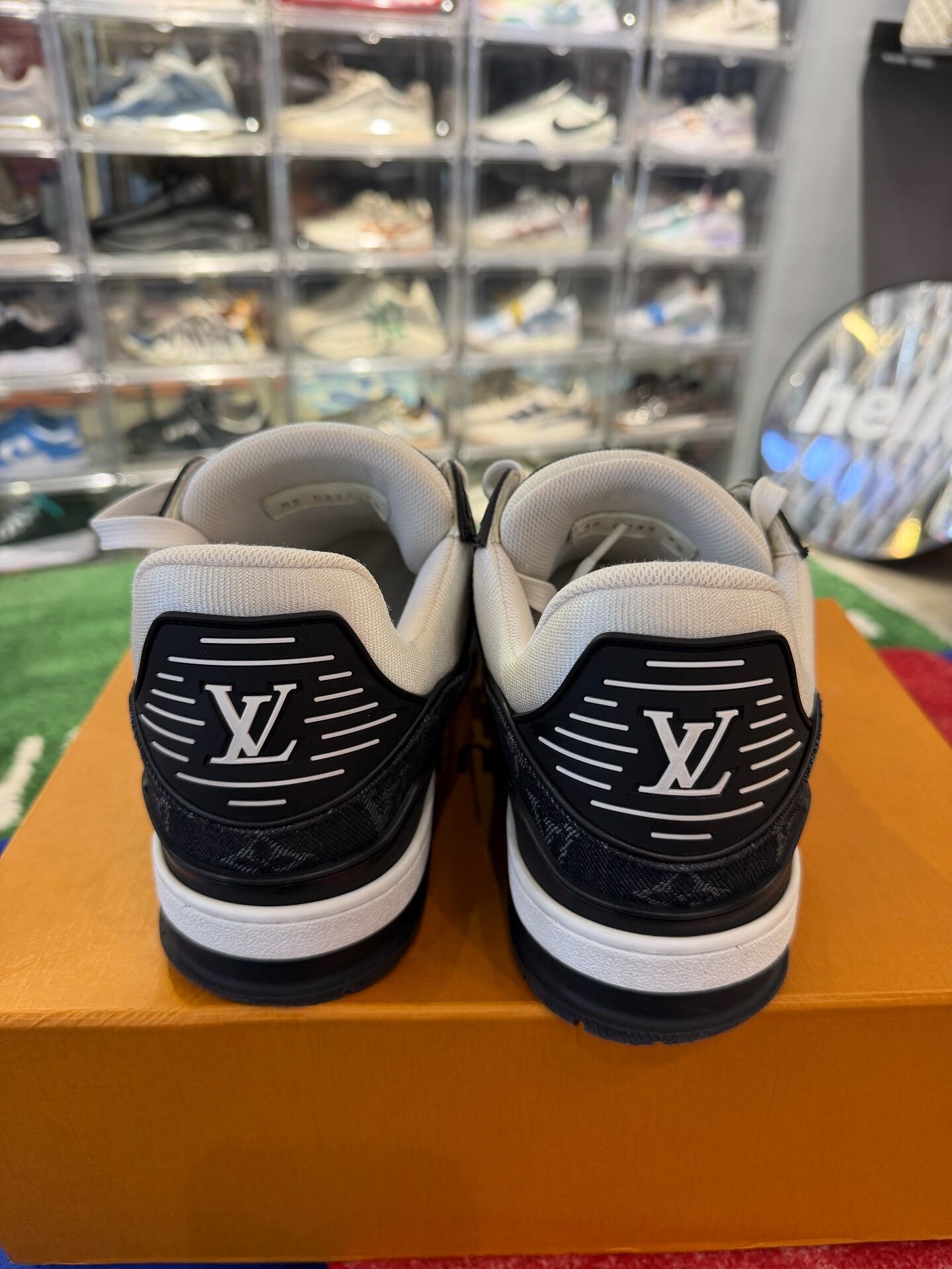 Louis Vuitton Louis Vuitton Trainer Low-Top Sneakers Size 10.5 Size US 10.5 / EU 43-44 - 4 Thumbnail