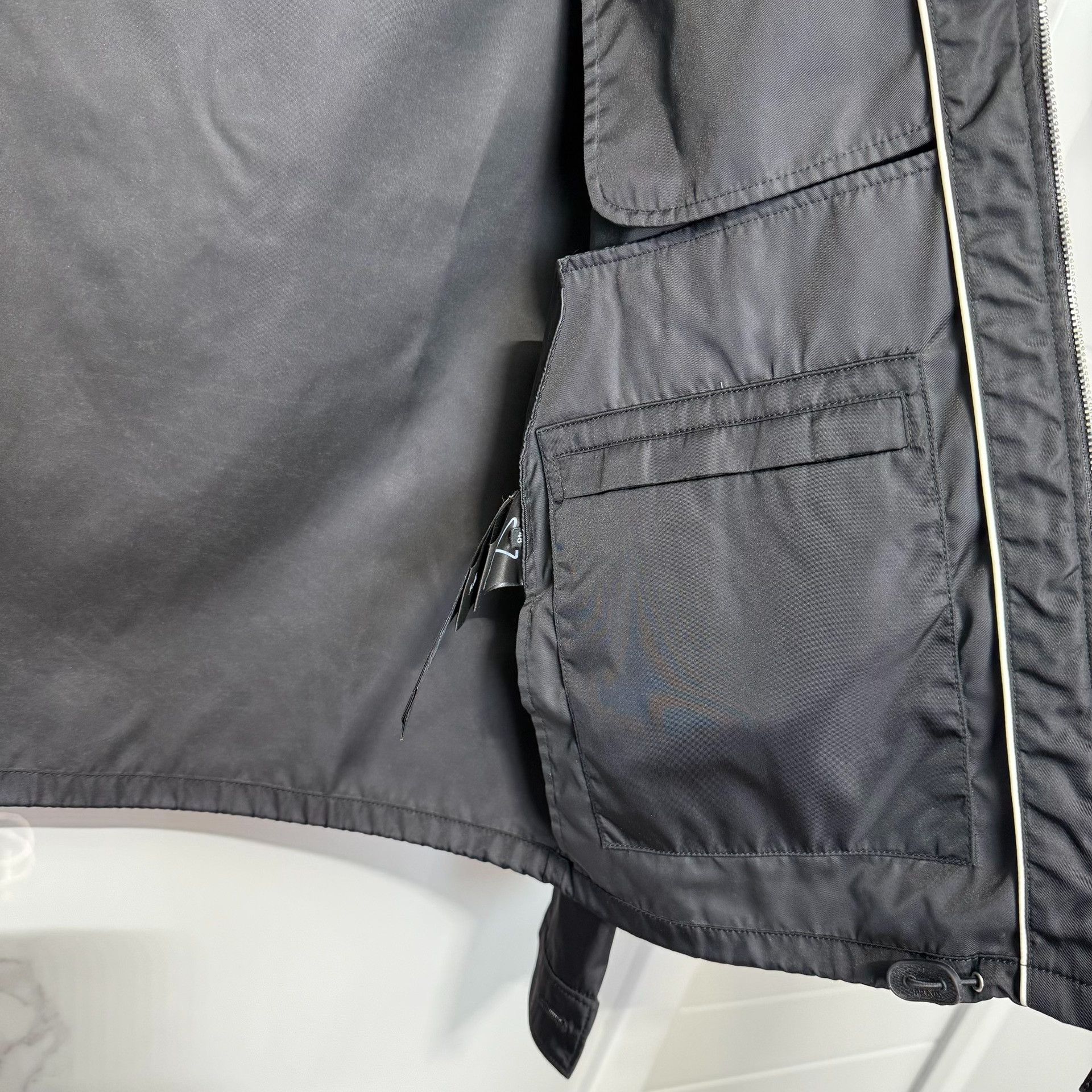Prada Prada Re-Nylon Triangle Logo Zip Jacket Size 48 Size US M / EU 48-50 / 2 - 7 Thumbnail