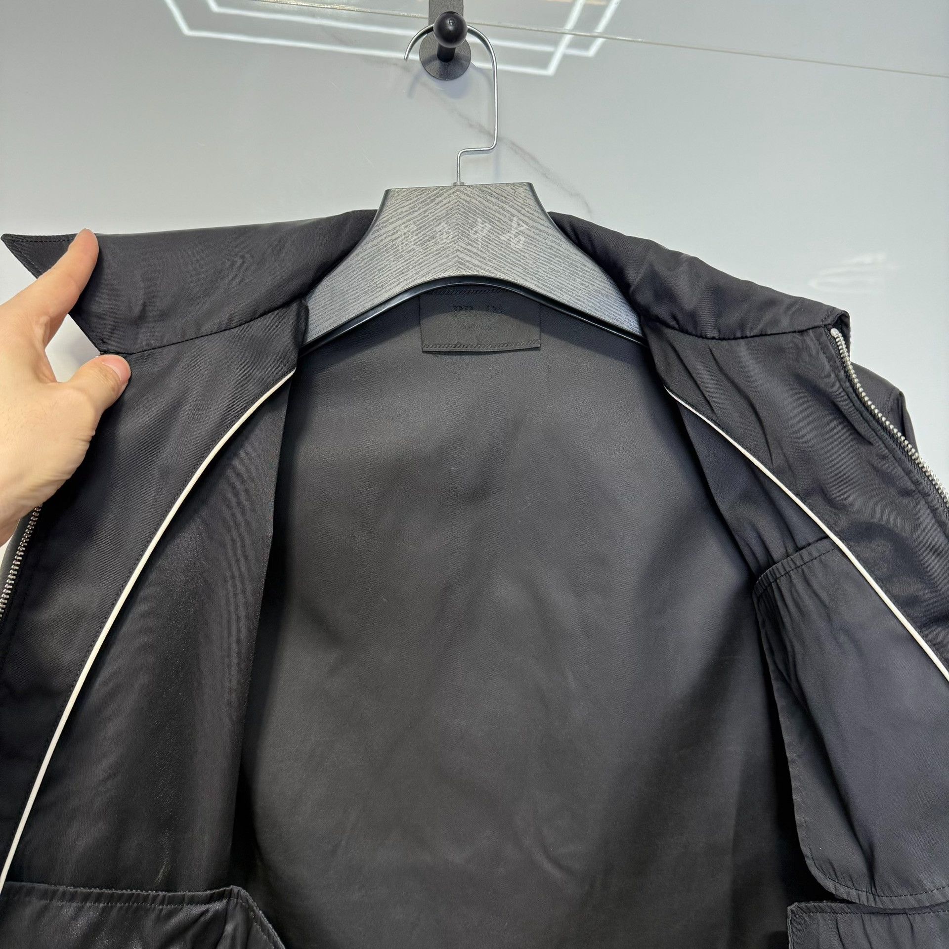 Prada Prada Re-Nylon Triangle Logo Zip Jacket Size 48 Size US M / EU 48-50 / 2 - 5 Thumbnail