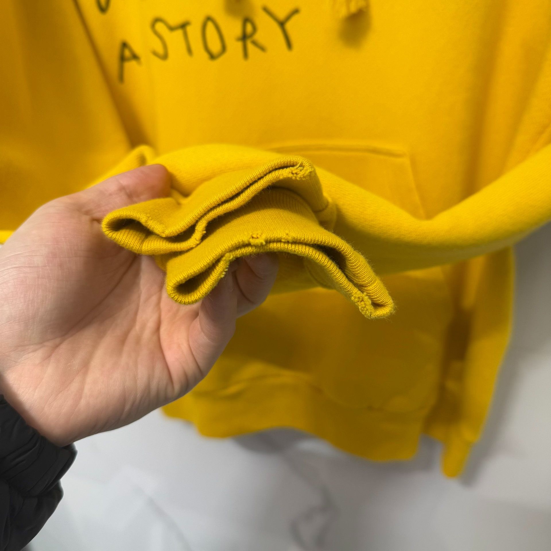 Gucci Gucci Yellow Logo Graphic Hoodie Size S Size US S / EU 44-46 / 1 - 7 Thumbnail
