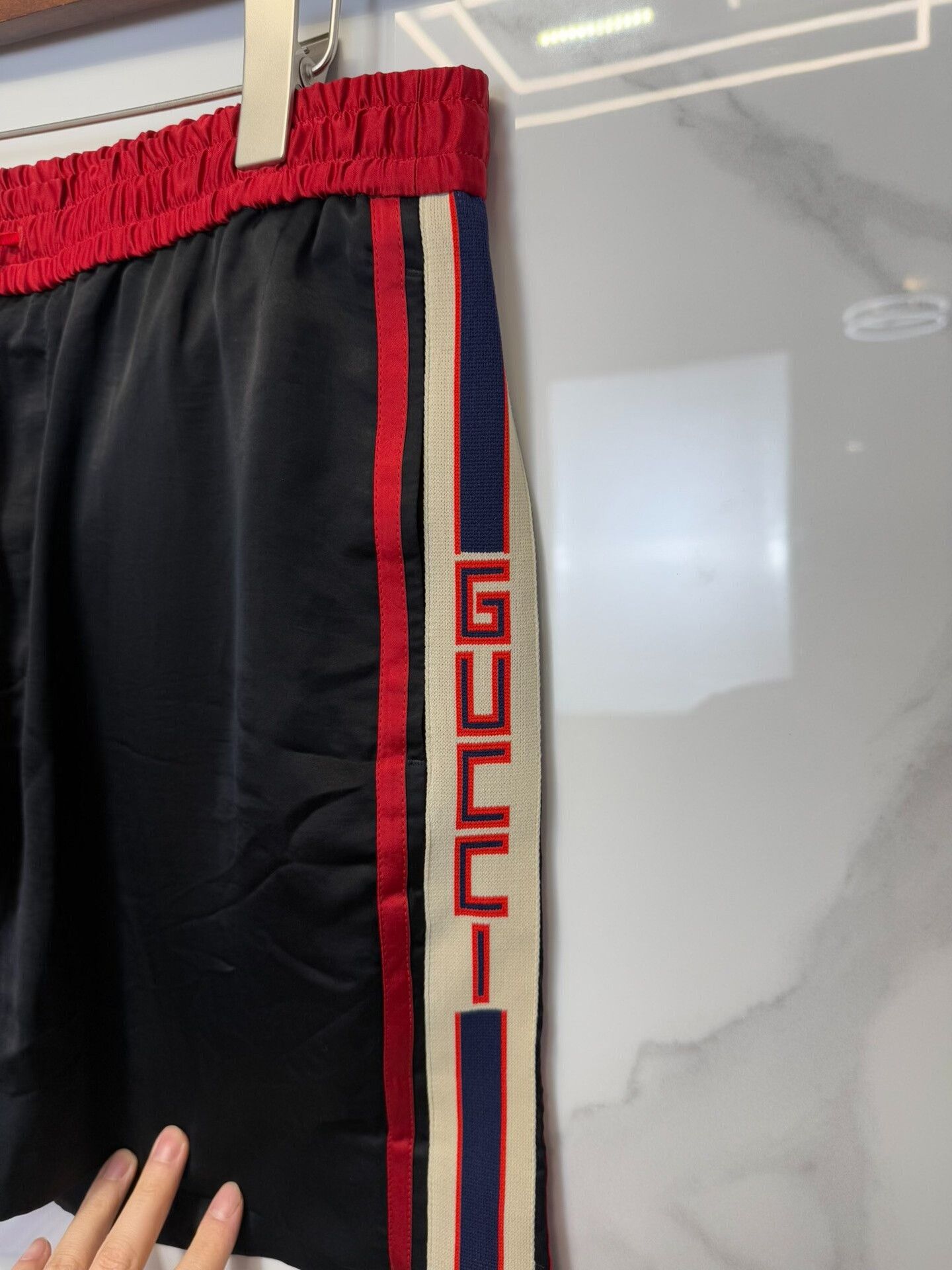 Gucci Gucci Side Stripe Logo Shorts Size 48 Size US 32 / EU 48 - 6 Thumbnail