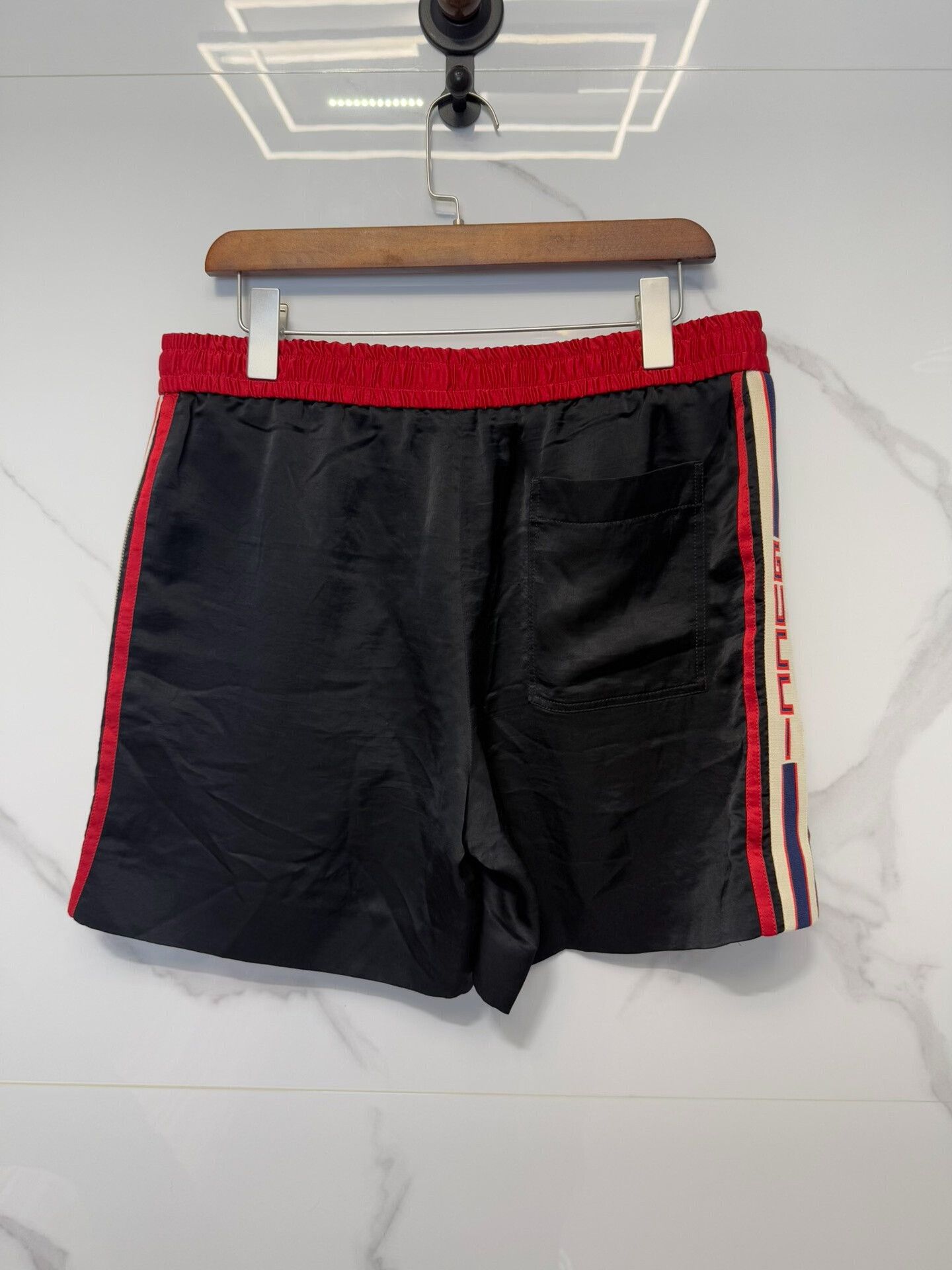 Gucci Gucci Side Stripe Logo Shorts Size 48 Size US 32 / EU 48 - 3 Thumbnail