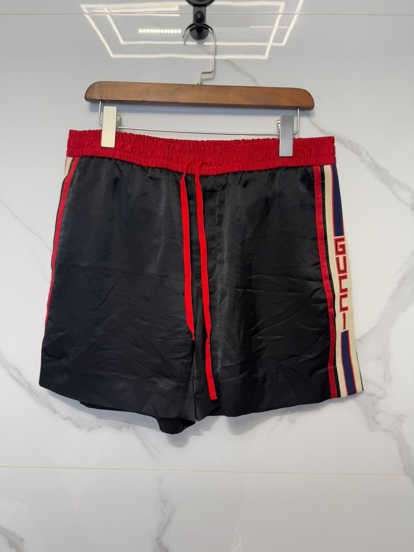 Gucci Gucci Side Stripe Logo Shorts Size 48 Size US 32 / EU 48 - 2 Thumbnail