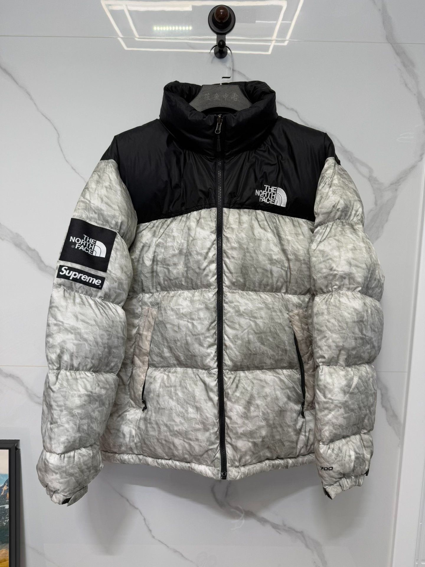 Supreme Supreme x The North Face Paper Print Nuptse Jacket XL Size US XL / EU 56 / 4 - 2 Thumbnail