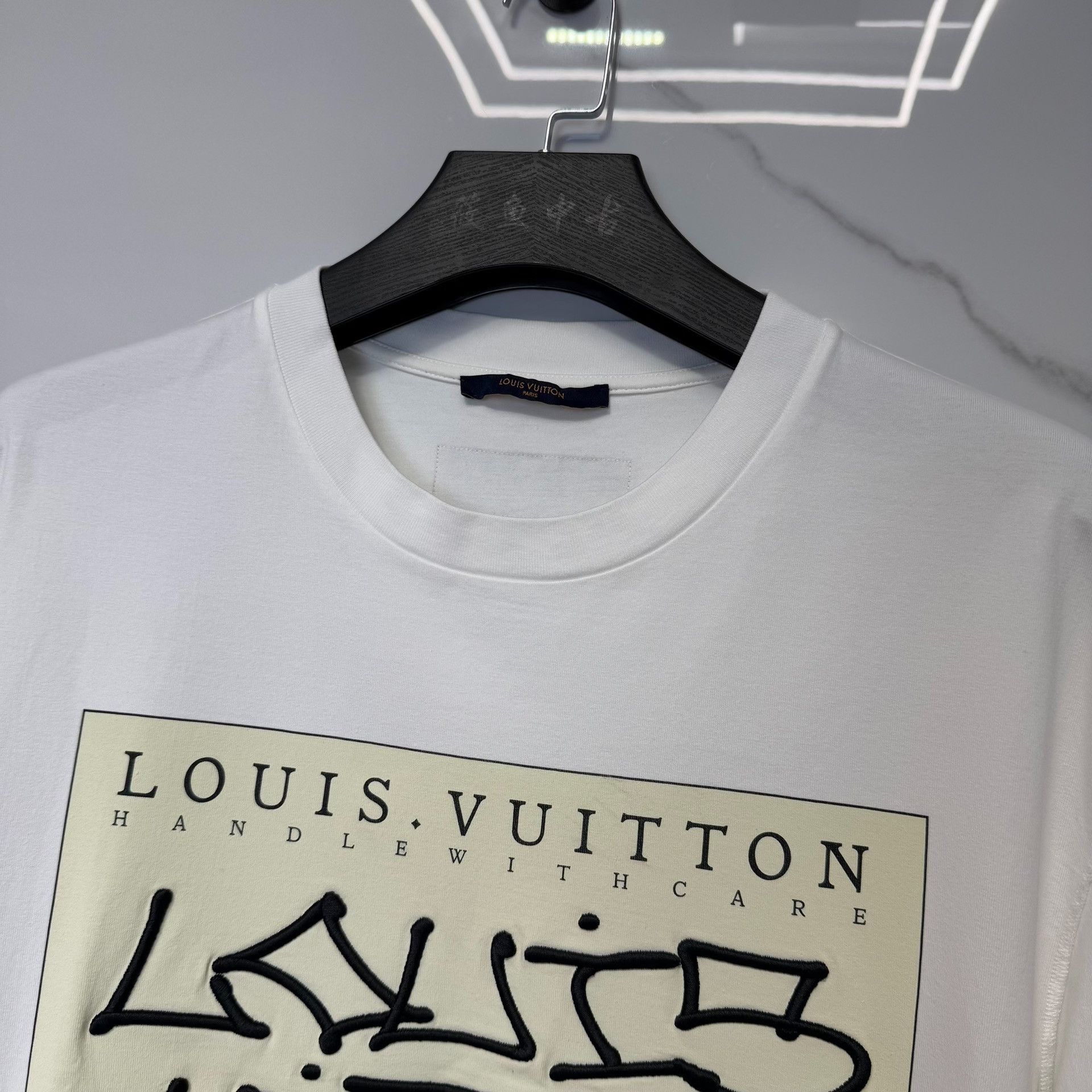 Louis Vuitton Louis Vuitton Handle With Care T-Shirt Size XXL Size US XXL / EU 58 / 5 - 6 Thumbnail