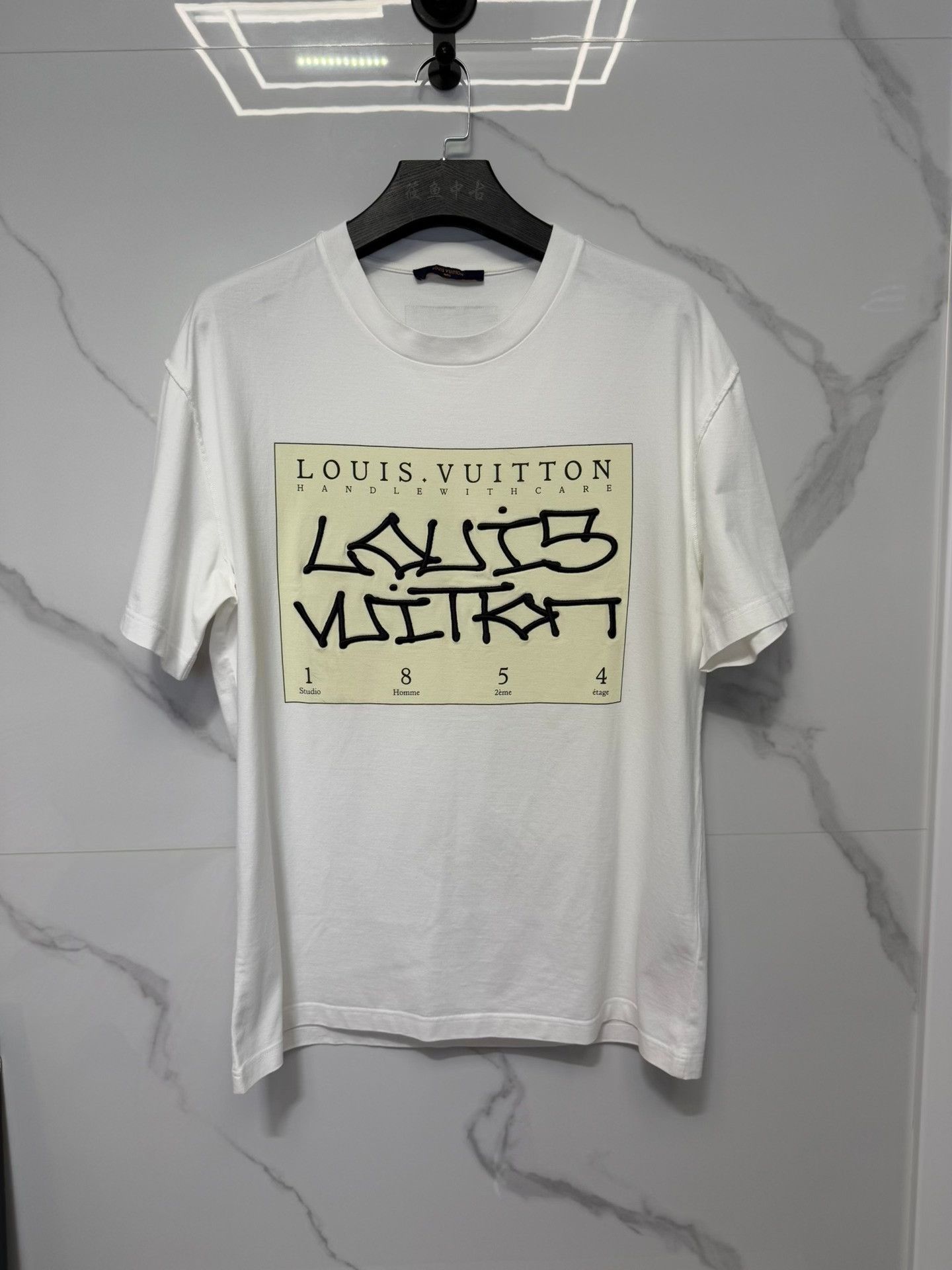 Louis Vuitton Louis Vuitton Handle With Care T-Shirt Size XXL Size US XXL / EU 58 / 5 - 2 Thumbnail