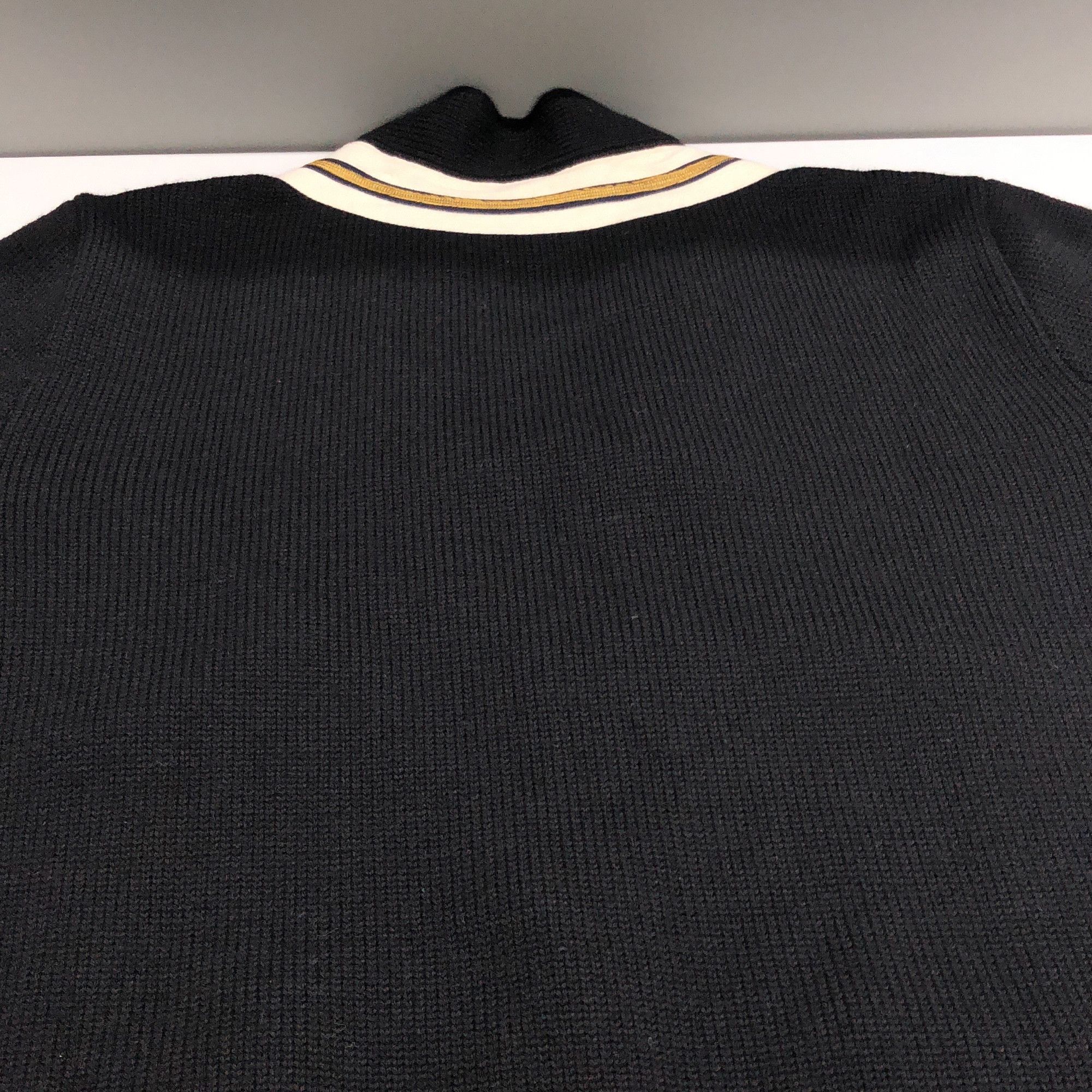 Gucci Gucci Bee Patch Wool Cardigan Size L Size US L / EU 52-54 / 3 - 8 Thumbnail