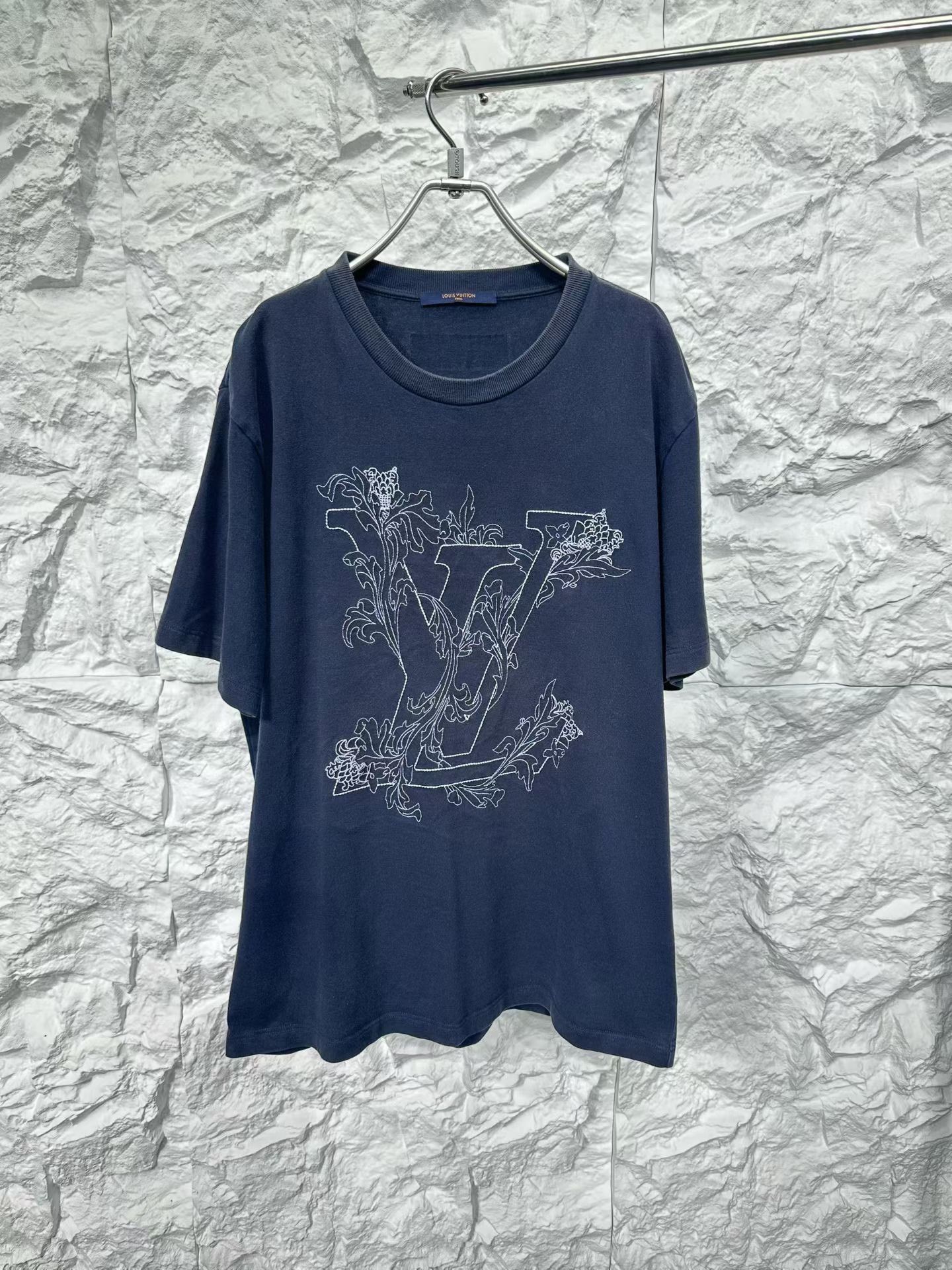 Louis Vuitton Louis Vuitton Floral Embroidery T-Shirt Size XL Size US XL / EU 56 / 4 - 2 Thumbnail