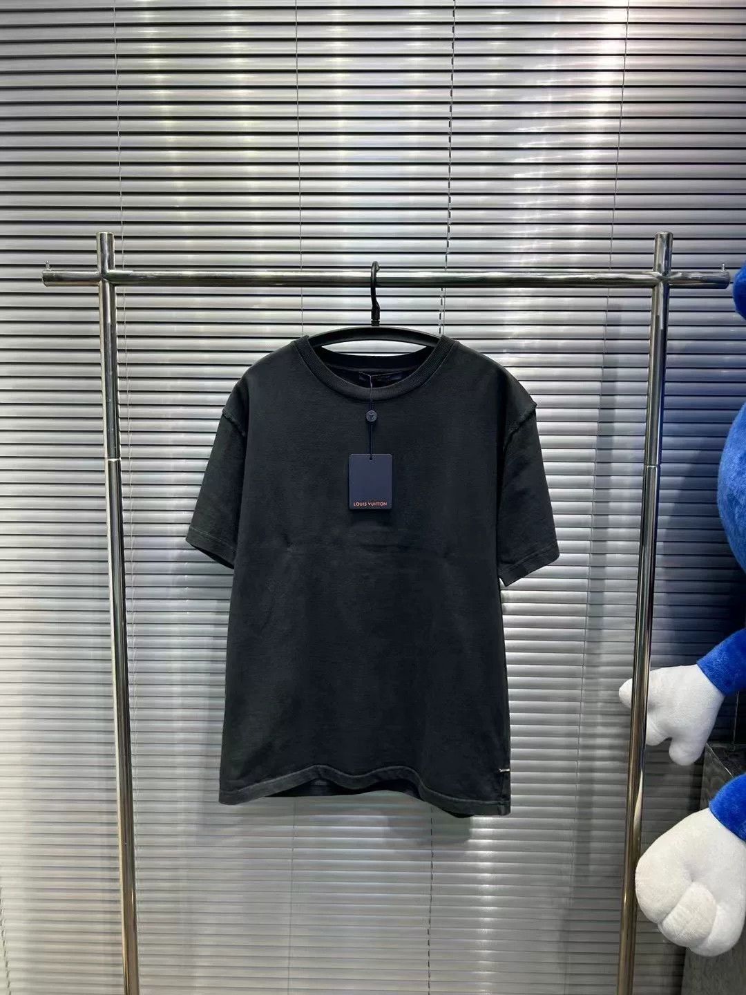 Louis Vuitton Louis Vuitton Insideout T-Shirt Size M Size US M / EU 48-50 / 2 - 2 Thumbnail