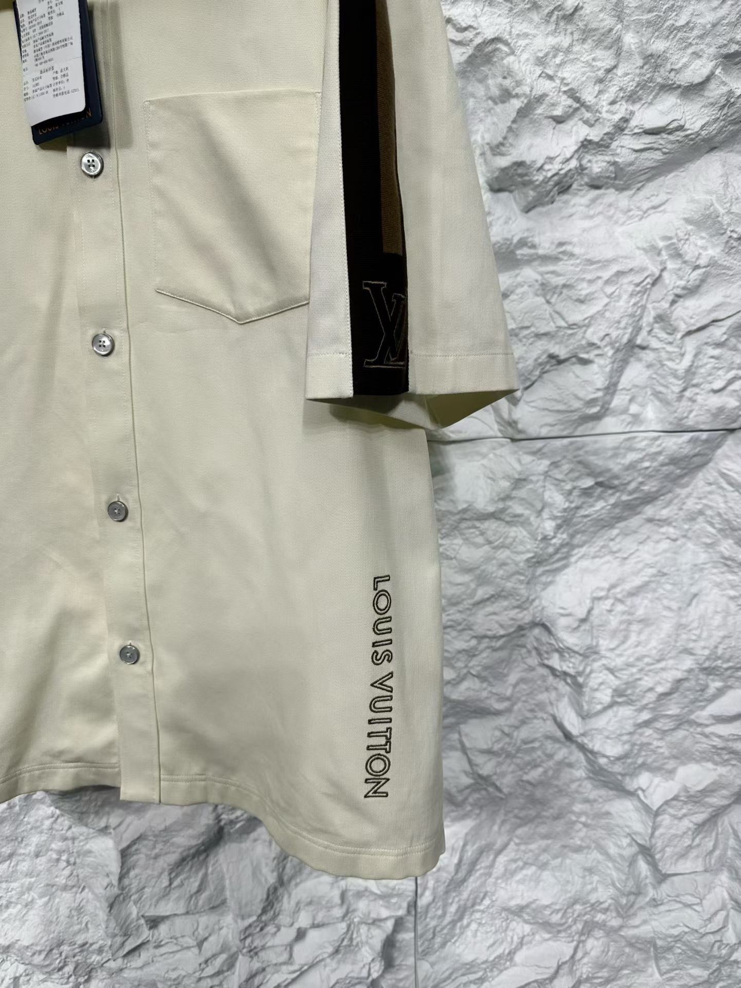 Louis Vuitton Louis Vuitton Logo Short Sleeve Shirt Size S Size US S / EU 44-46 / 1 - 5 Thumbnail