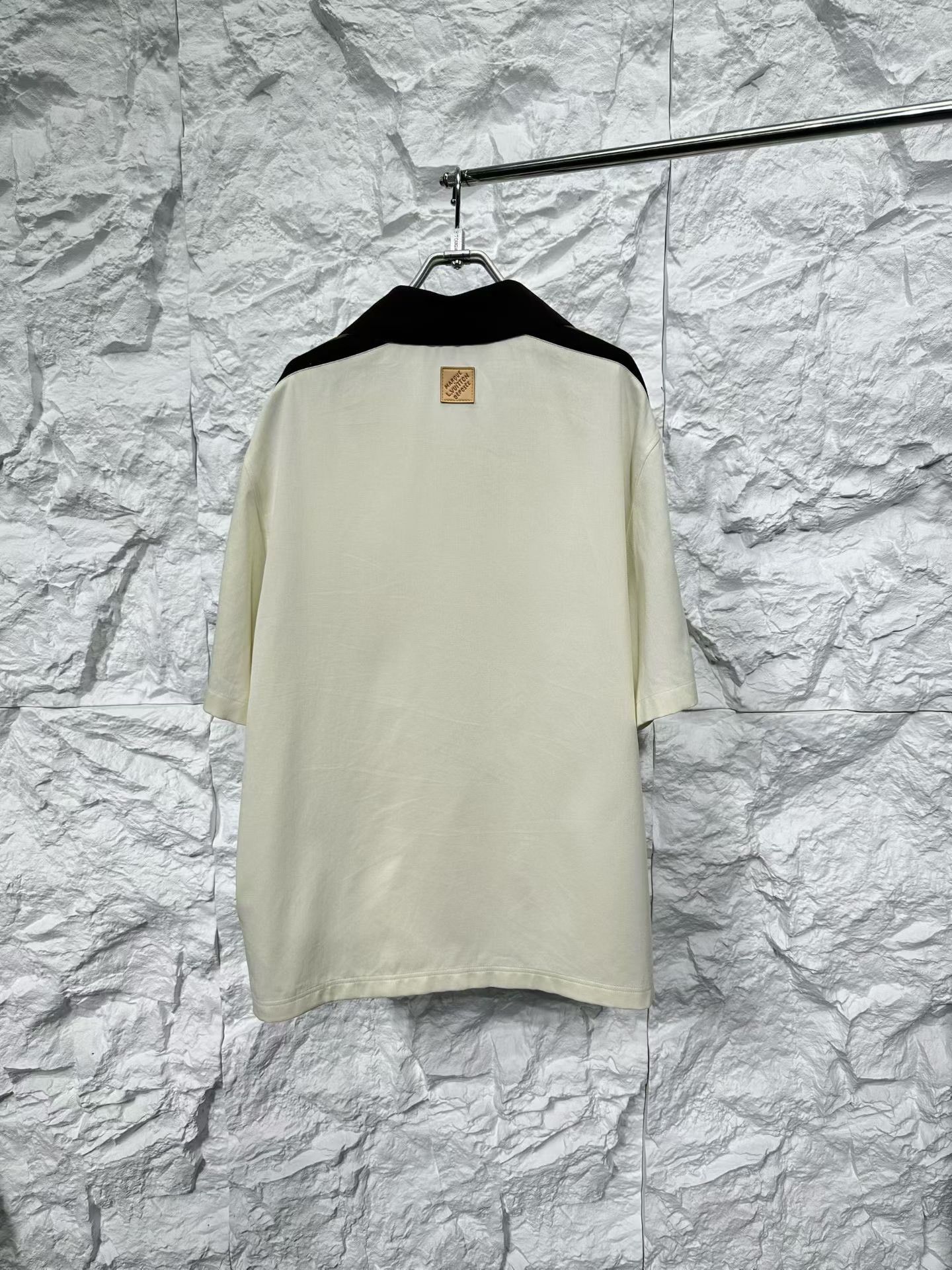Louis Vuitton Louis Vuitton Logo Short Sleeve Shirt Size S Size US S / EU 44-46 / 1 - 3 Thumbnail