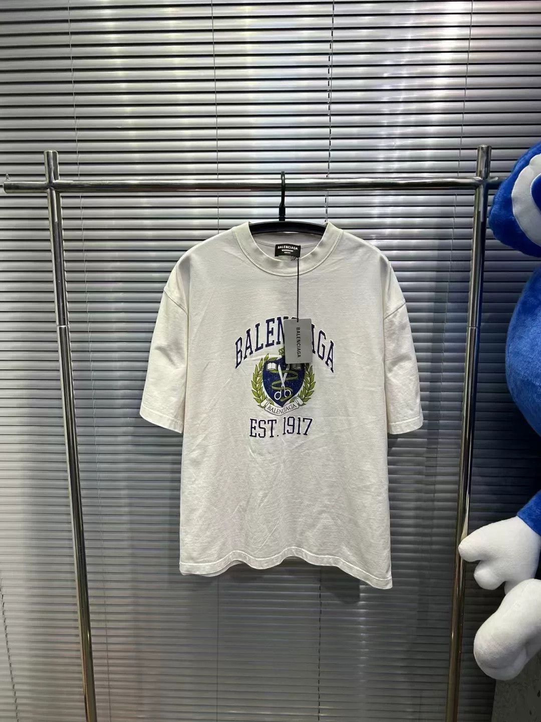 Balenciaga Balenciaga Scissors Shield Logo T-Shirt Size S Size US S / EU 44-46 / 1 - 2 Thumbnail