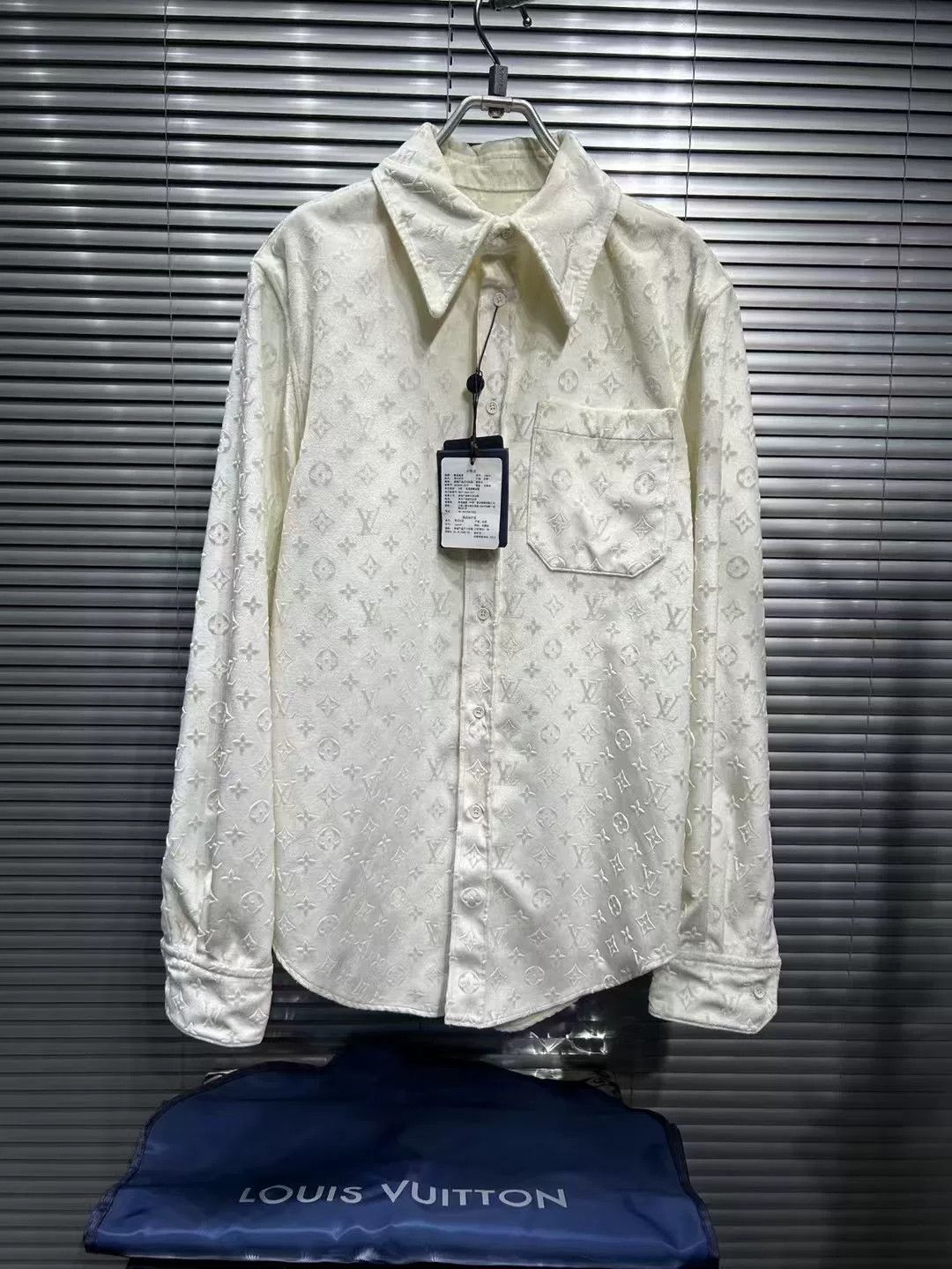 Louis Vuitton Louis Vuitton Monogram Flocked Shirt Size M Size US M / EU 48-50 / 2 - 2 Thumbnail