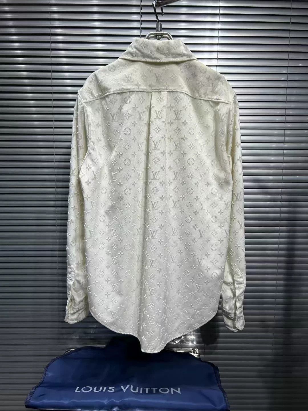 Louis Vuitton Louis Vuitton Monogram Flocked Shirt Size M Size US M / EU 48-50 / 2 - 3 Thumbnail